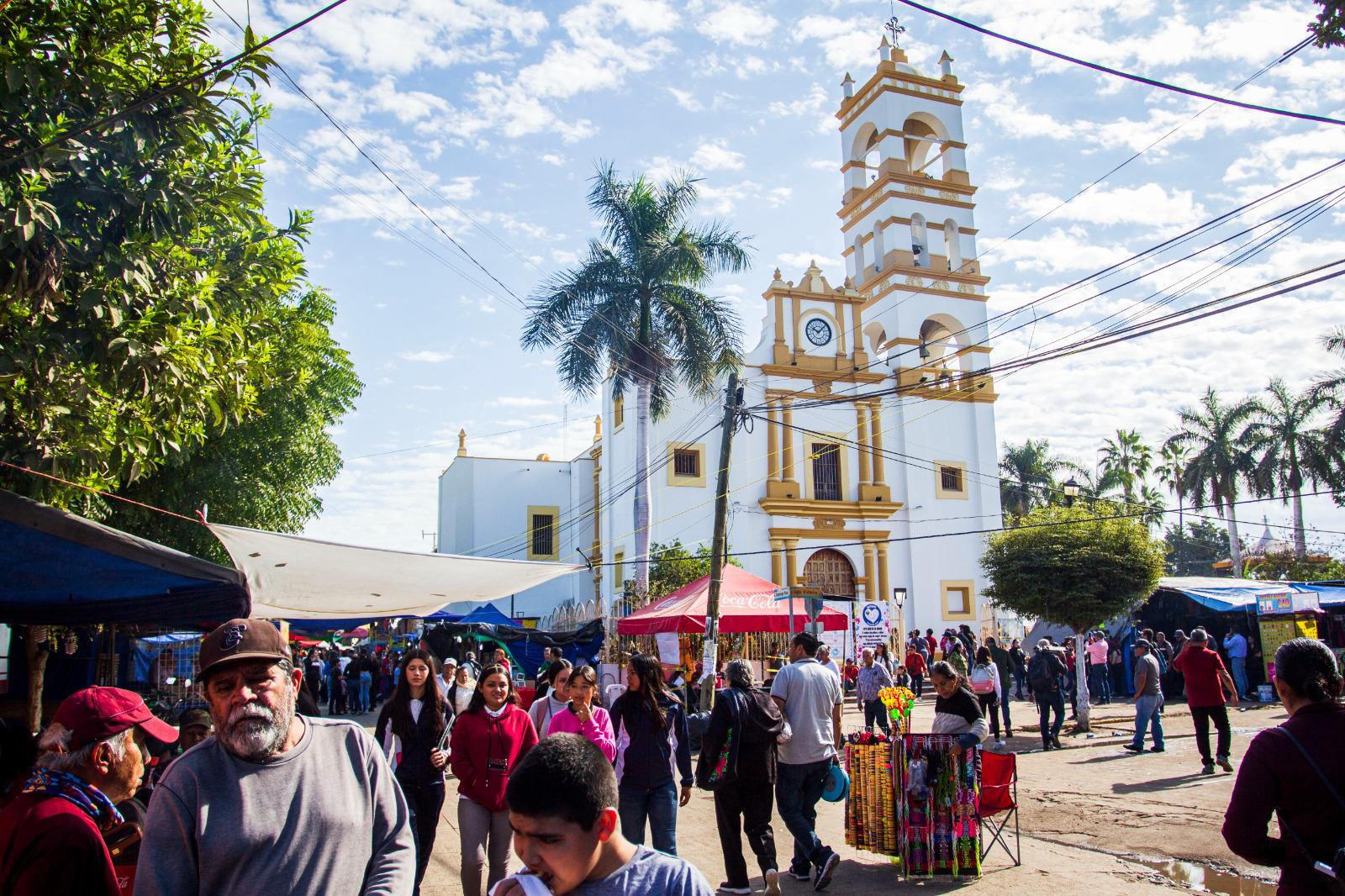 $!Creyentes asisten al Santuario de Nuestra Señora de Quilá por motivo del día de la Candelaria