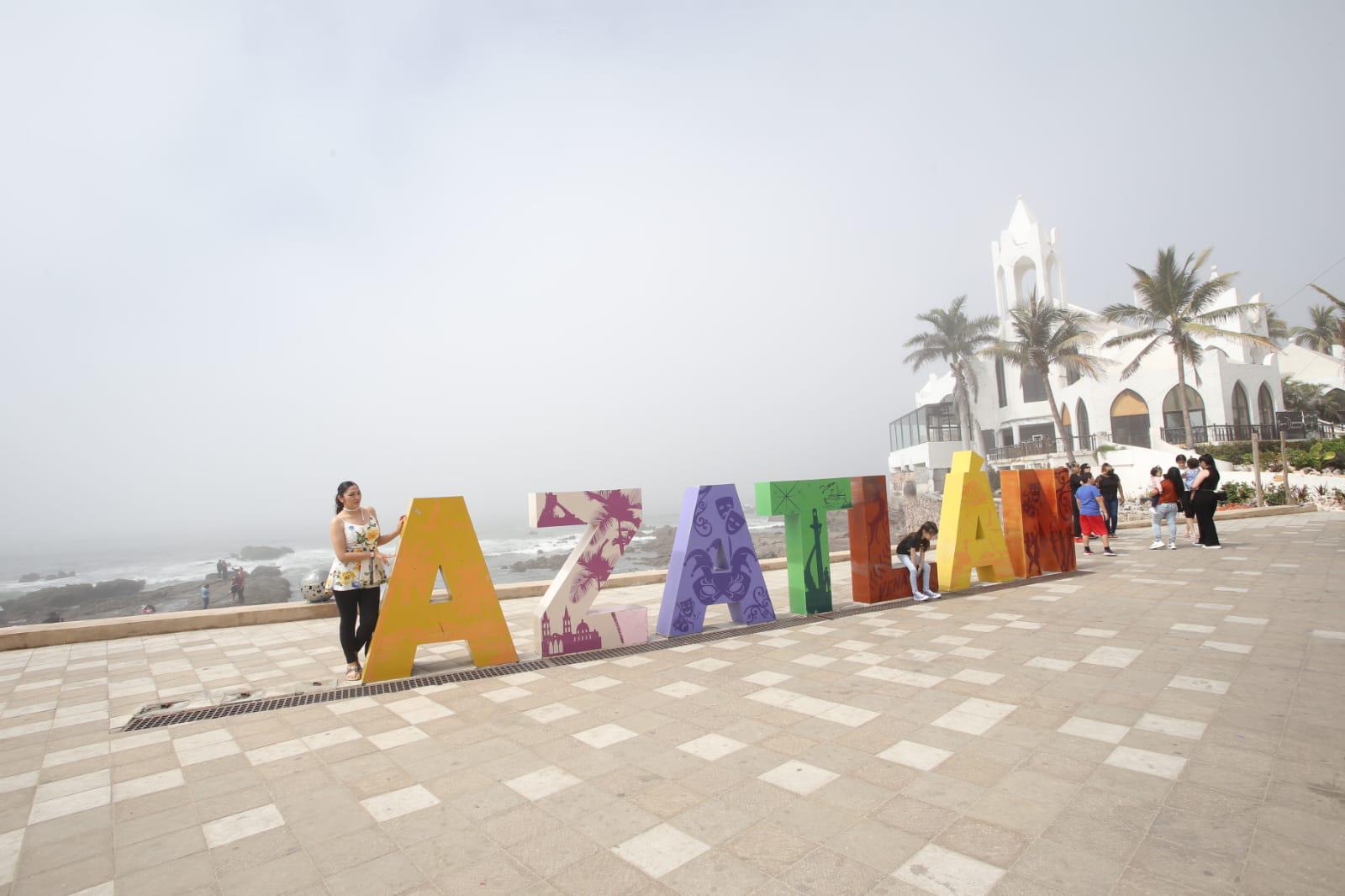 $!¡No se la robaron! La letra ‘M’ del parador fotográfico de Mazatlán fue retirada por un daño, aclaran