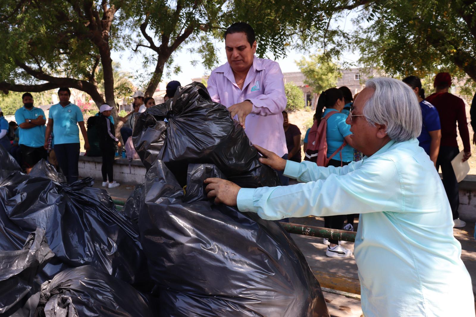 $!Con limpieza del arroyo Buñigas, participa de UTEsc en Jornada Nacional de Tequios por la Paz, que impulsa la Presidencia de la República.