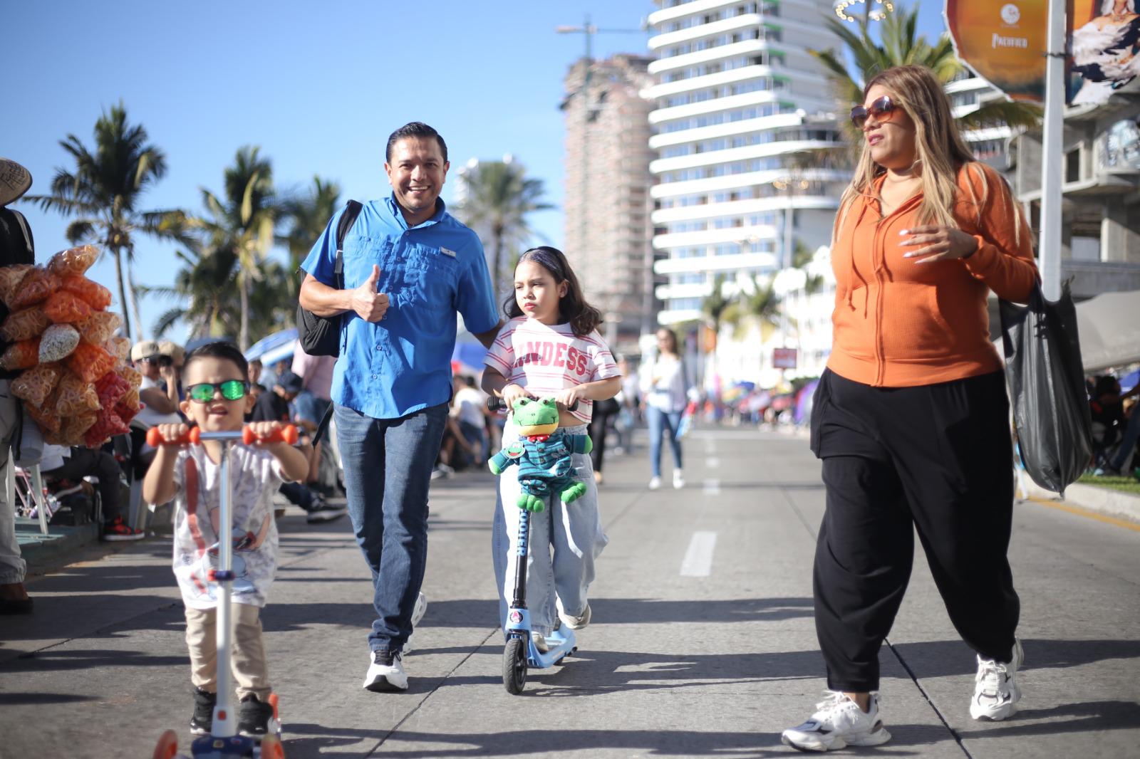 $!Entre música y color, despiden el Carnaval de Mazatlán 2026