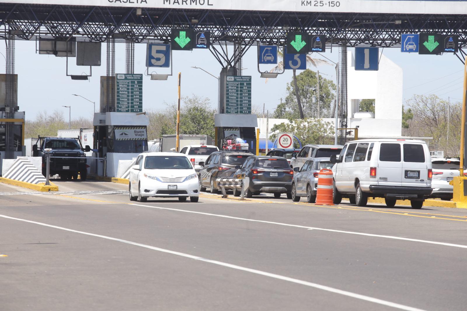 $!Registra Mazatlán alta afluencia vehicular en carreteras durante Sábado de Gloria