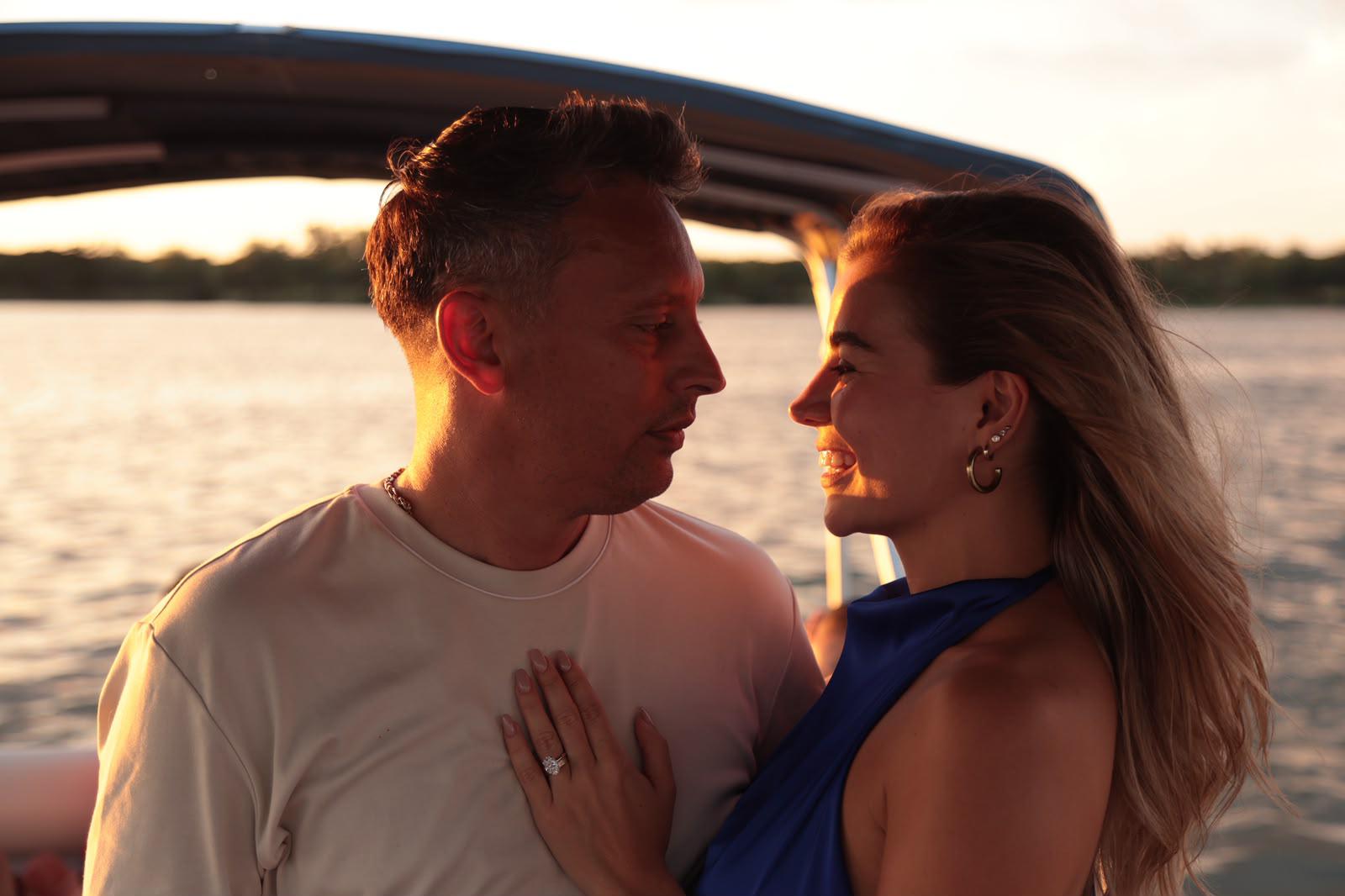 $!Said Godínez le propone matrimonio a Ivanna Matamoros en un yate