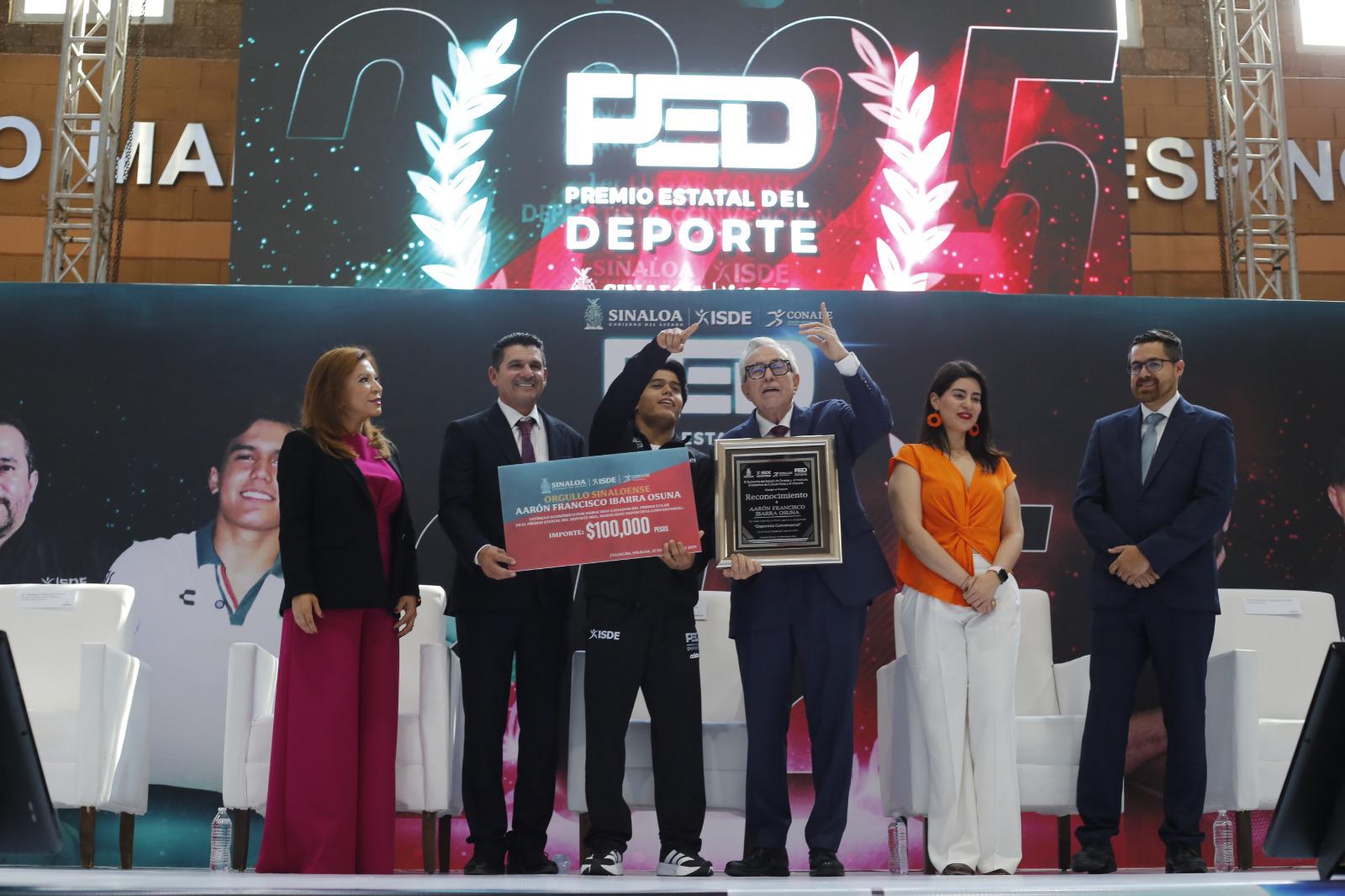 $!Reconocen a Luis Carlos López y Aarón Ibarra con el Premio Estatal del Deporte 2025