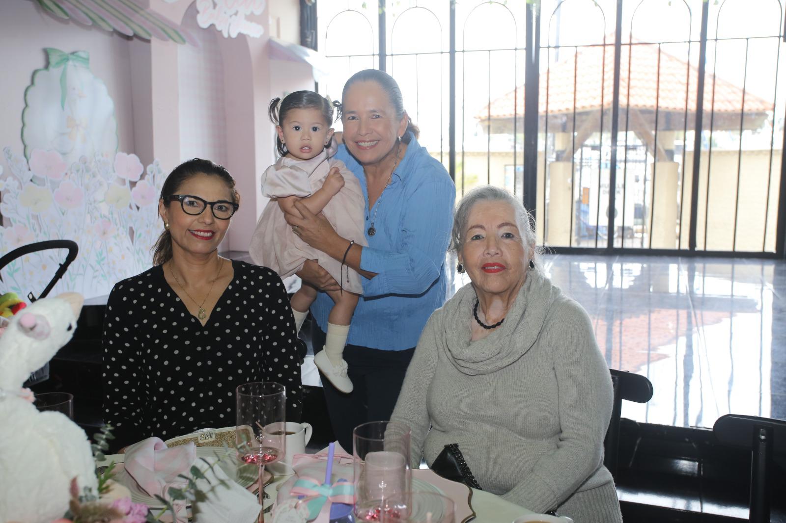 $!Conchita Osuna, Mía Arévalo Chicuate, Olga Arévalo Sánchez y Olga Sánchez Segovia.