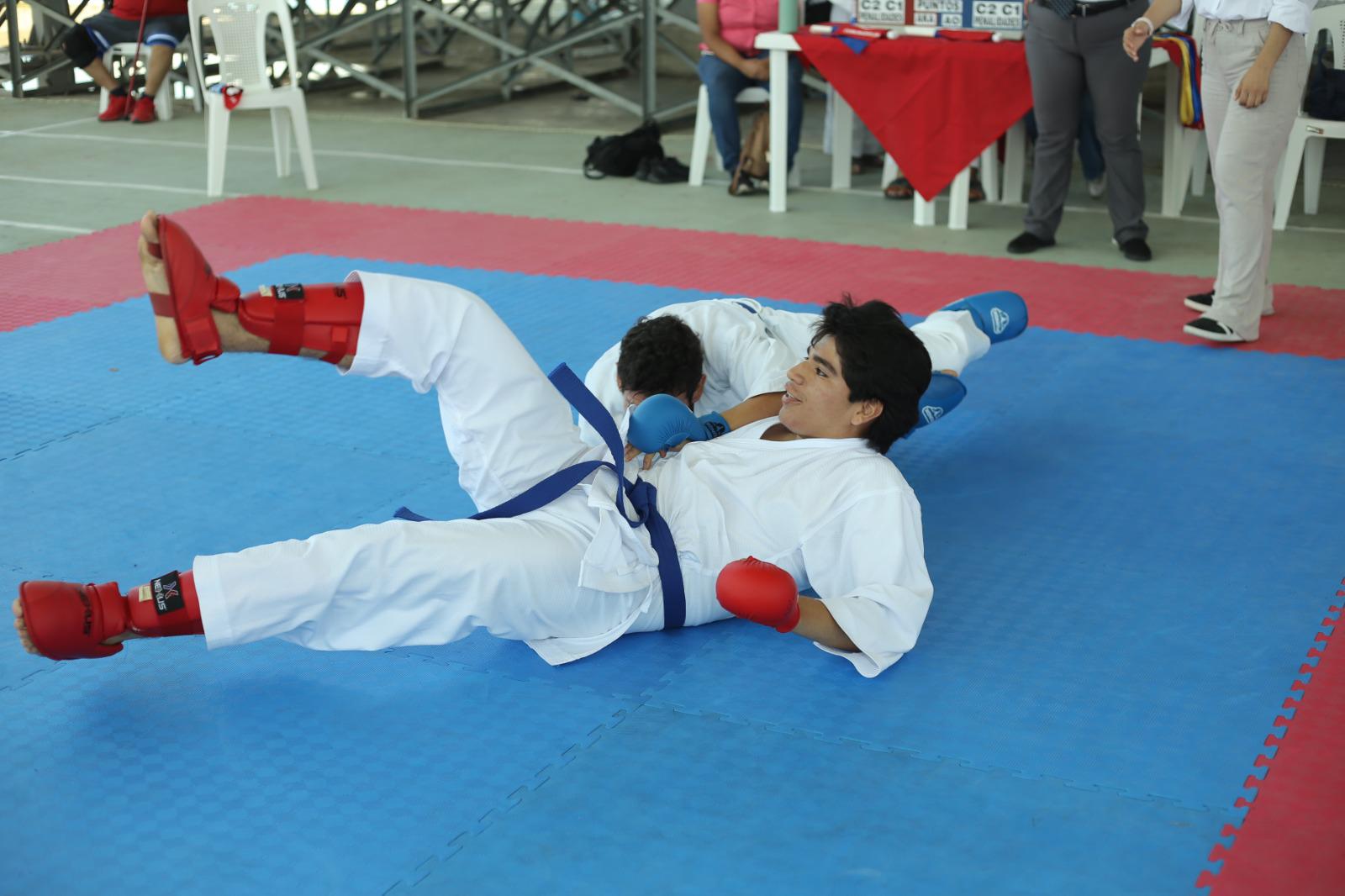 $!Lucen cintas negras en Copa Anual de Karate Noroeste
