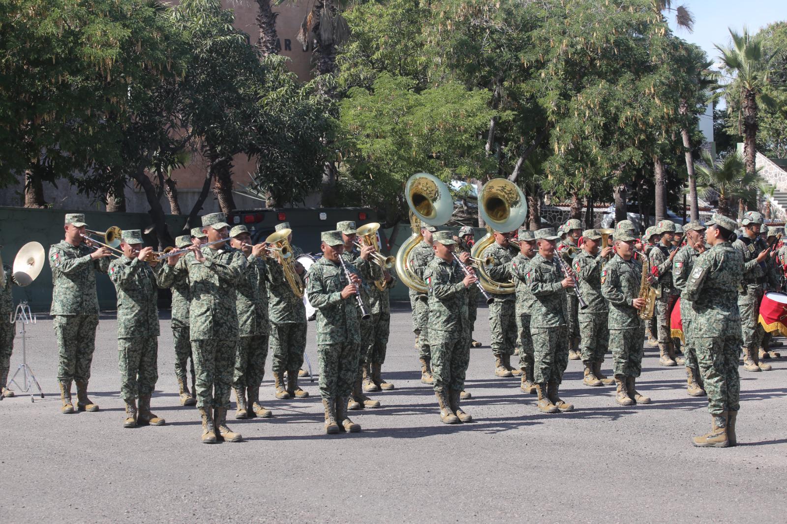 $!Asume General Ávila Alcocer mando de Tercera Región Militar y rinde protesta de Bandera