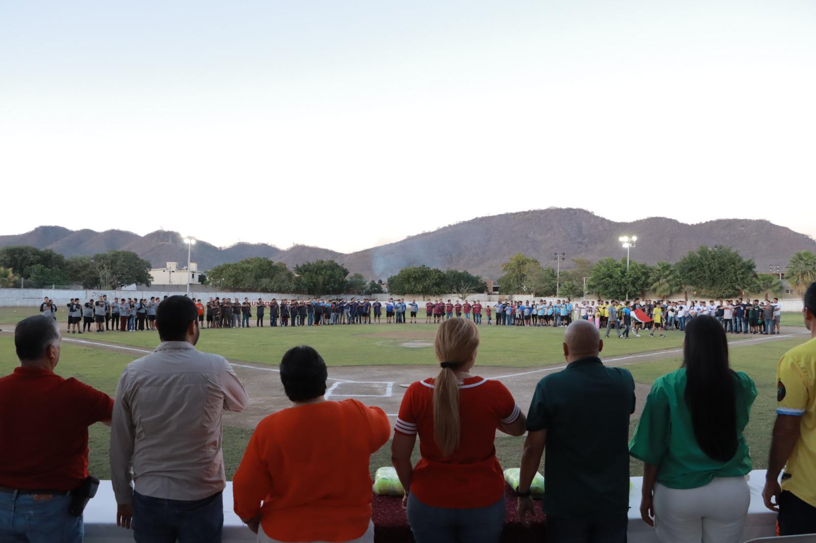 $!Inauguran la liga municipal de softbol varonil en Rosario