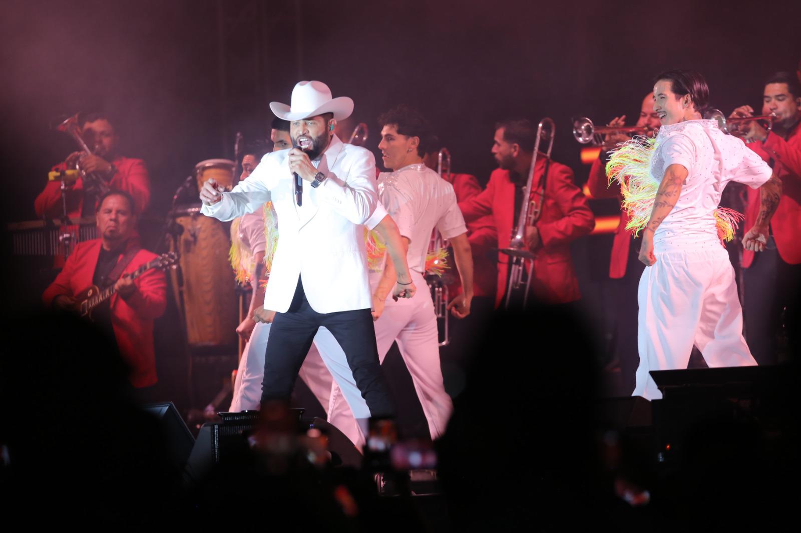 $!Barraza demostró que su estilo no conoce fronteras, logrando una comunión única con el público.