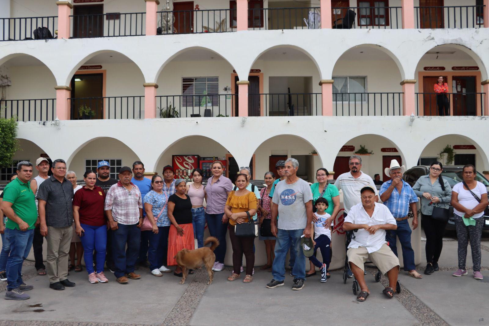 $!Entregan 58 tinacos y una cisterna a familias vulnerables de Rosario