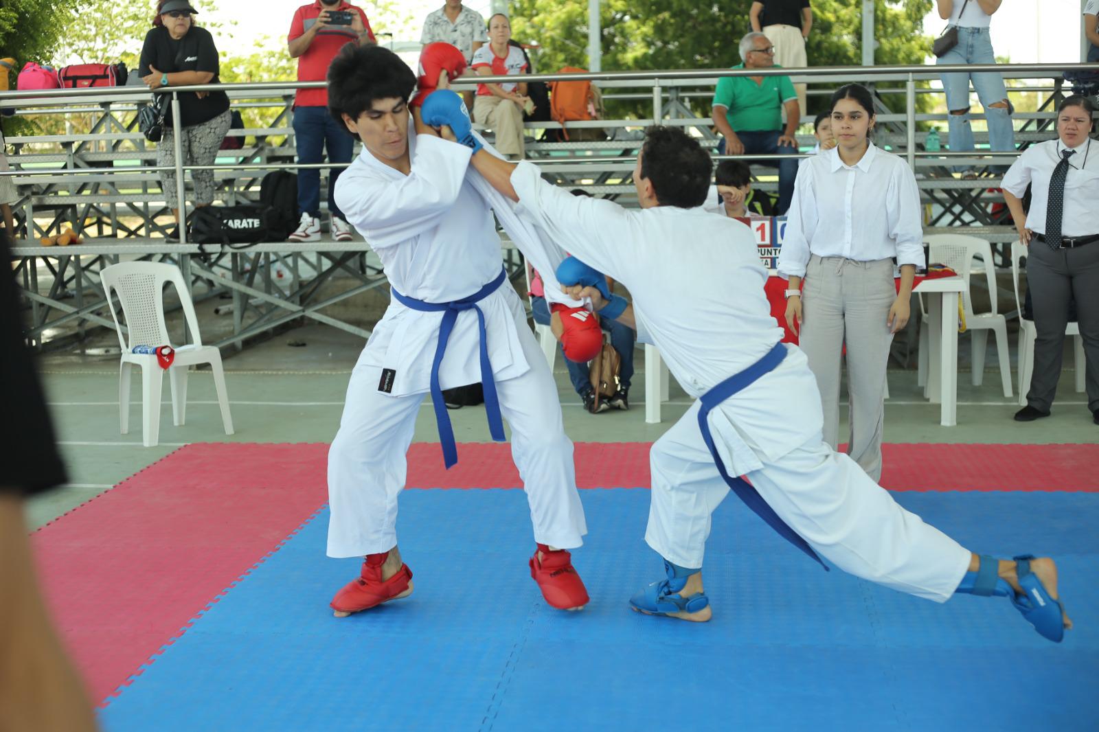 $!Lucen cintas negras en Copa Anual de Karate Noroeste