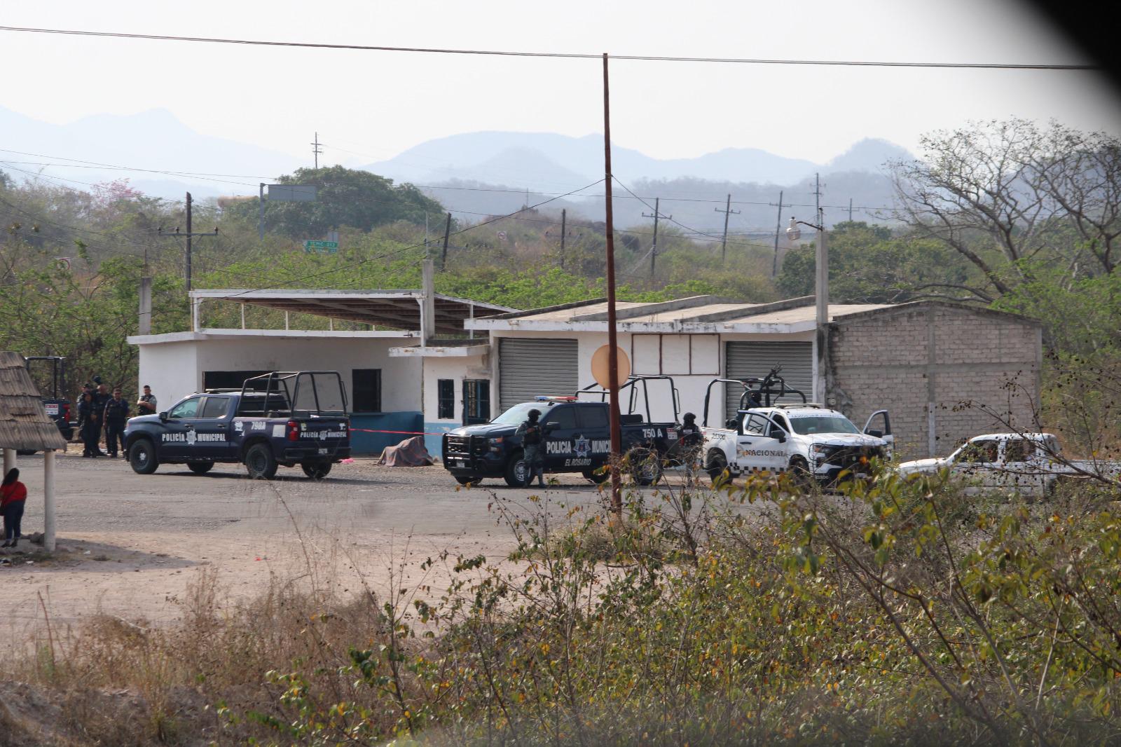 $!Decapitados y desmembrados, dejan cuerpos de un hombre y una mujer en crucero a Chametla, Rosario