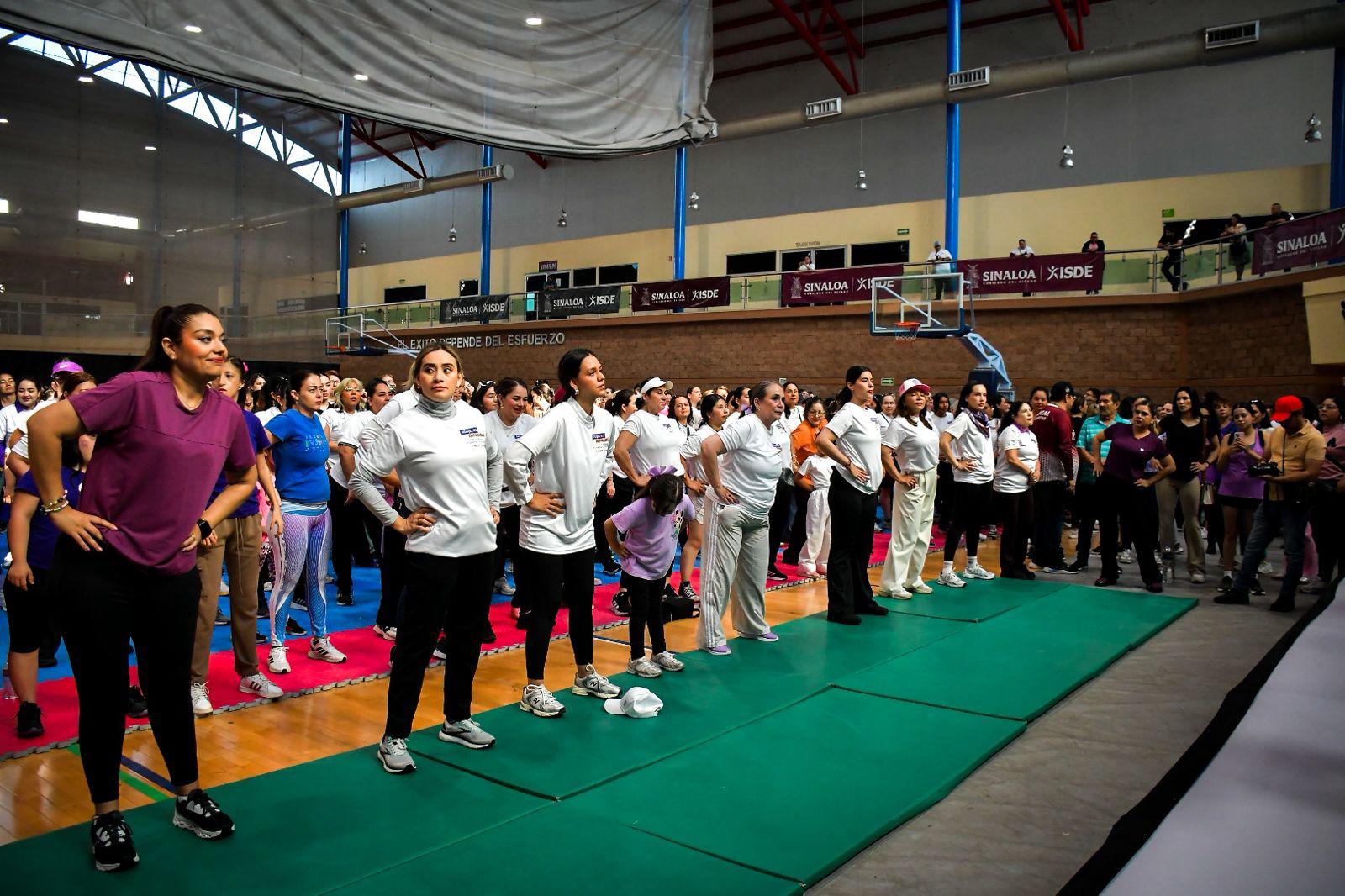 $!Más de mil mujeres llenan de fuerza el Gimnasio María del Rosario Espinoza en Culiacán