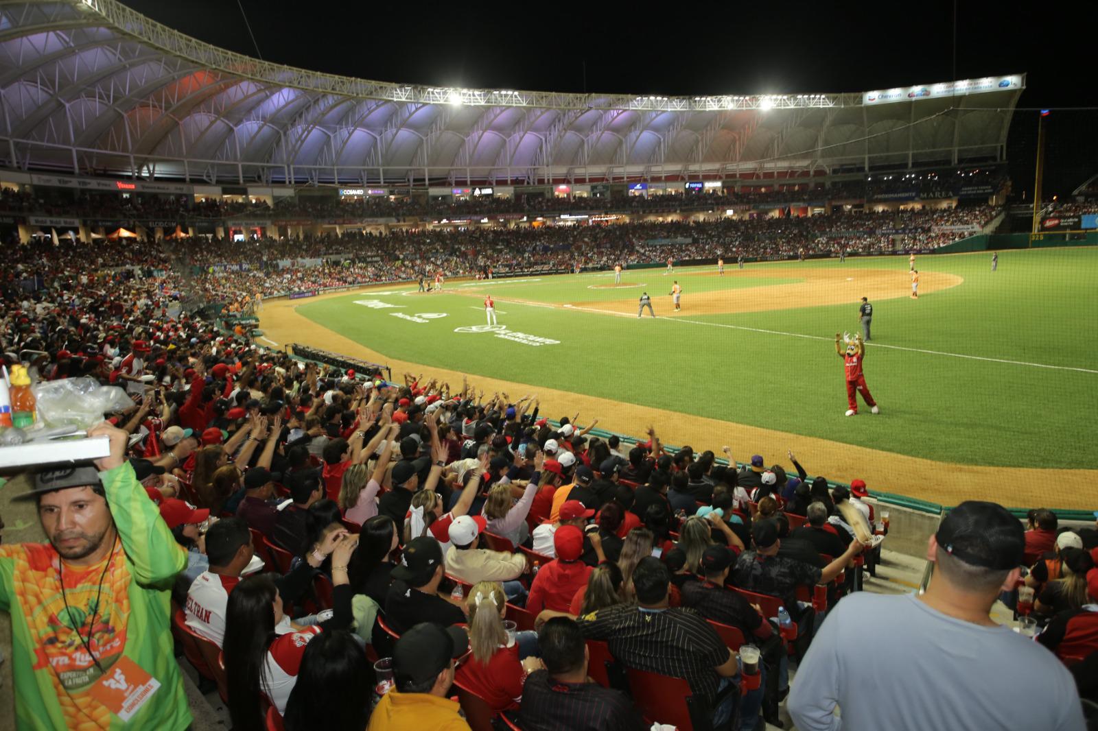 $!Grandes jugadas se realizaron sobre el terreno de juego.