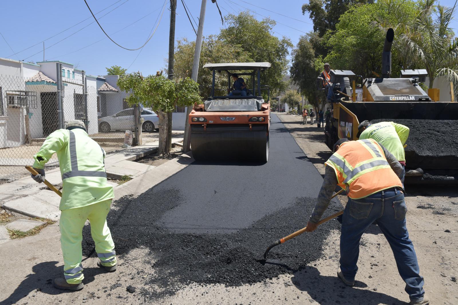 $!Reencarpetan calles del sector norte en Culiacán