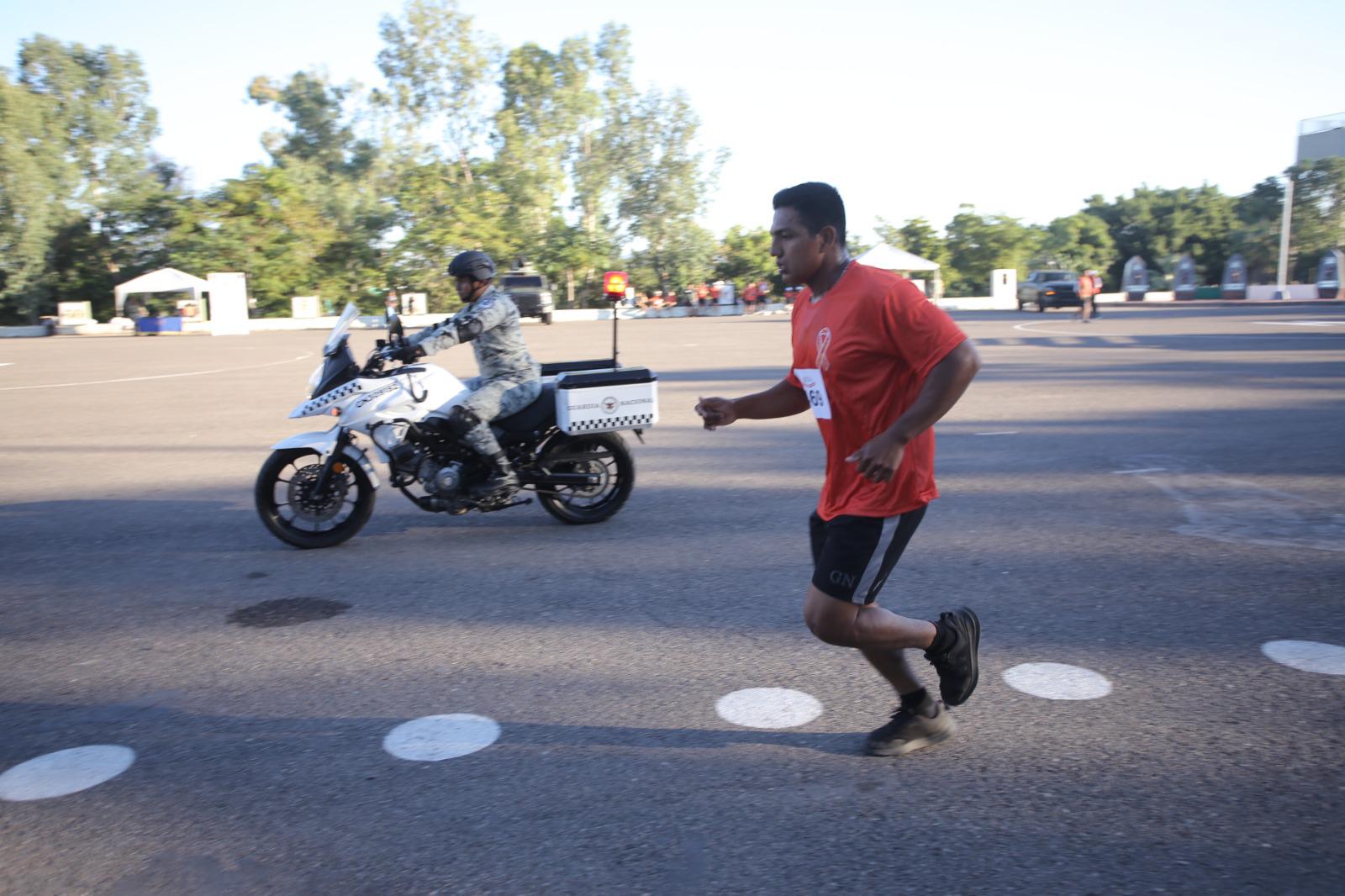 $!Militares y ciudadanos corren para erradicar violencia contra las mujeres