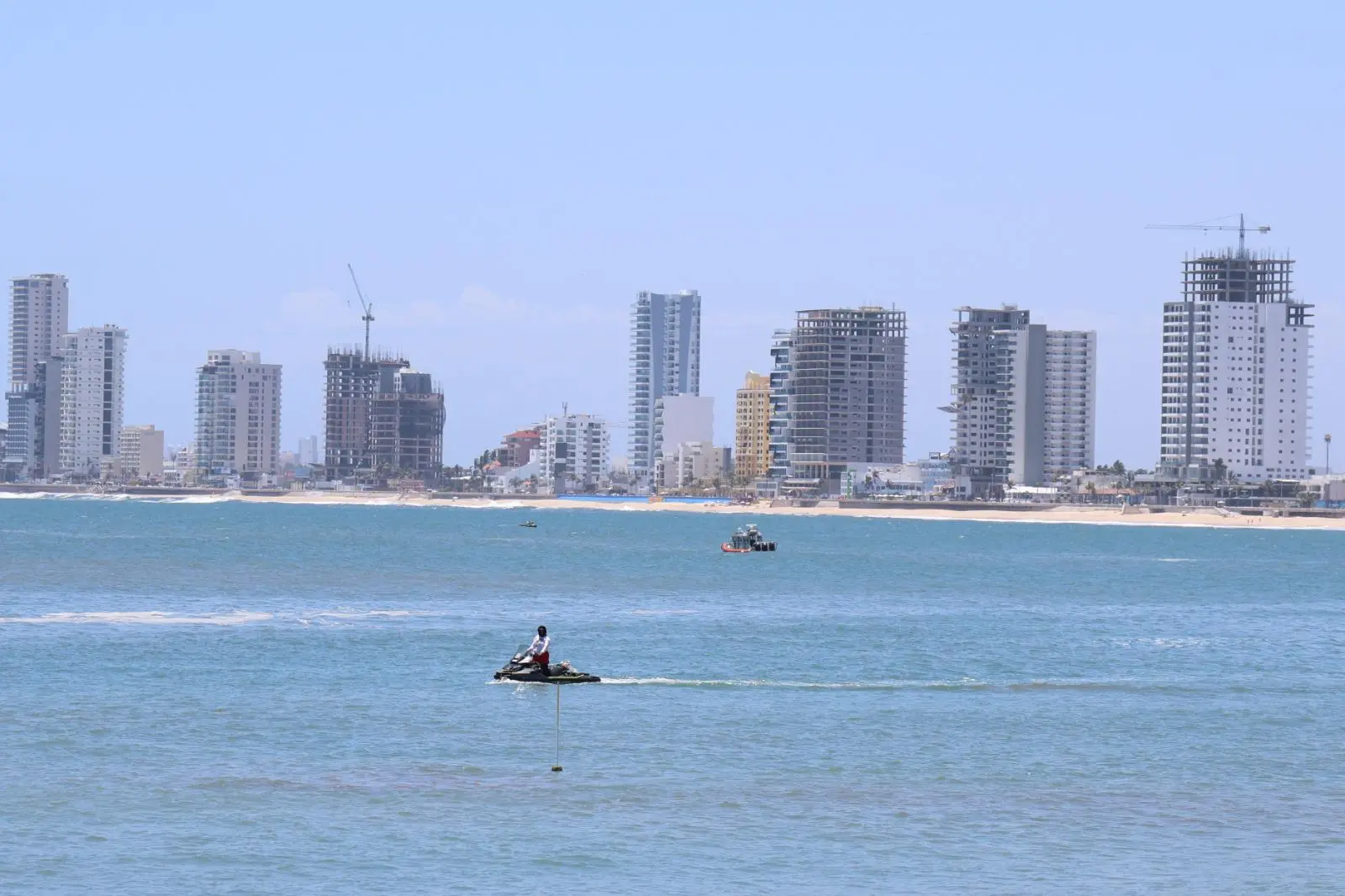 $!Competidor de triatlón desaparece en las playas de Mazatlán