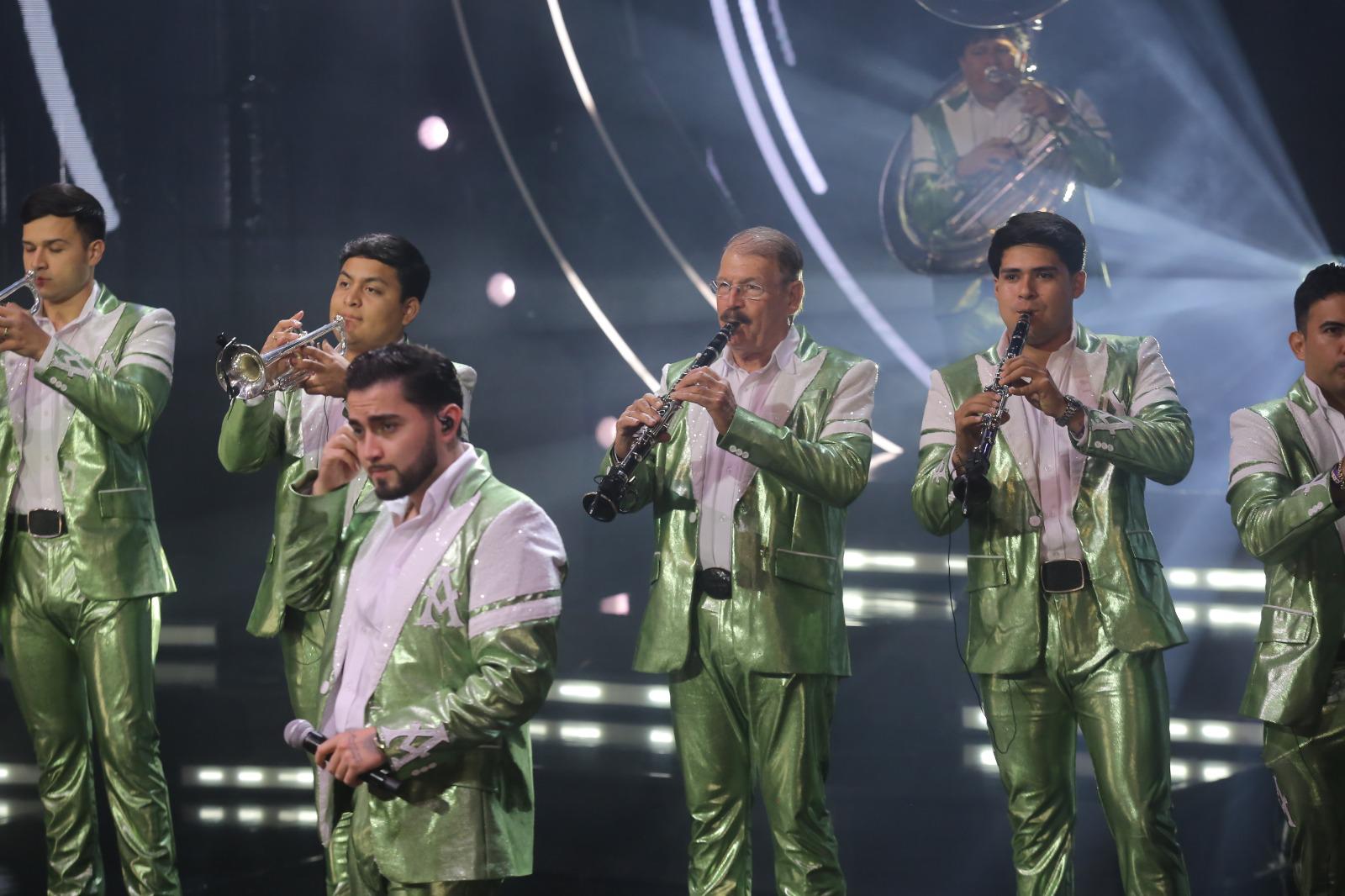 $!René Camacho, líder de La Arrolladora Banda El Limón, aseguró que la agrupación está a la espera de una invitación para volver a presentarse en Mazatlán.