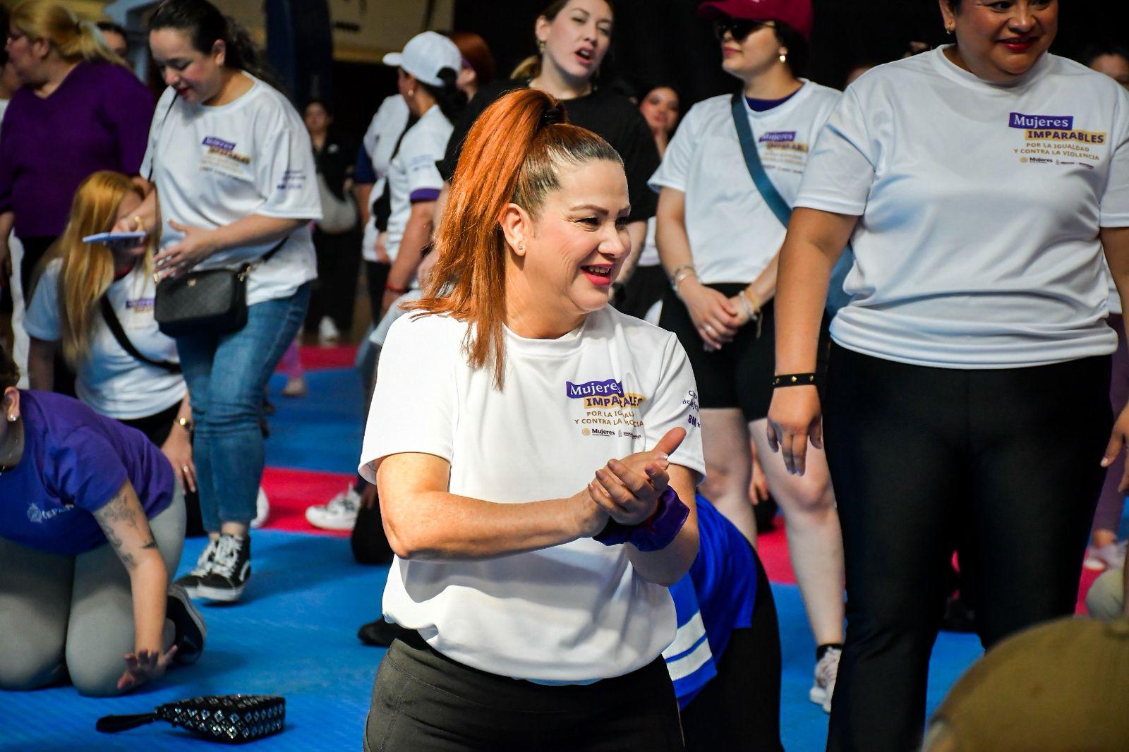 $!Más de mil mujeres llenan de fuerza el Gimnasio María del Rosario Espinoza en Culiacán