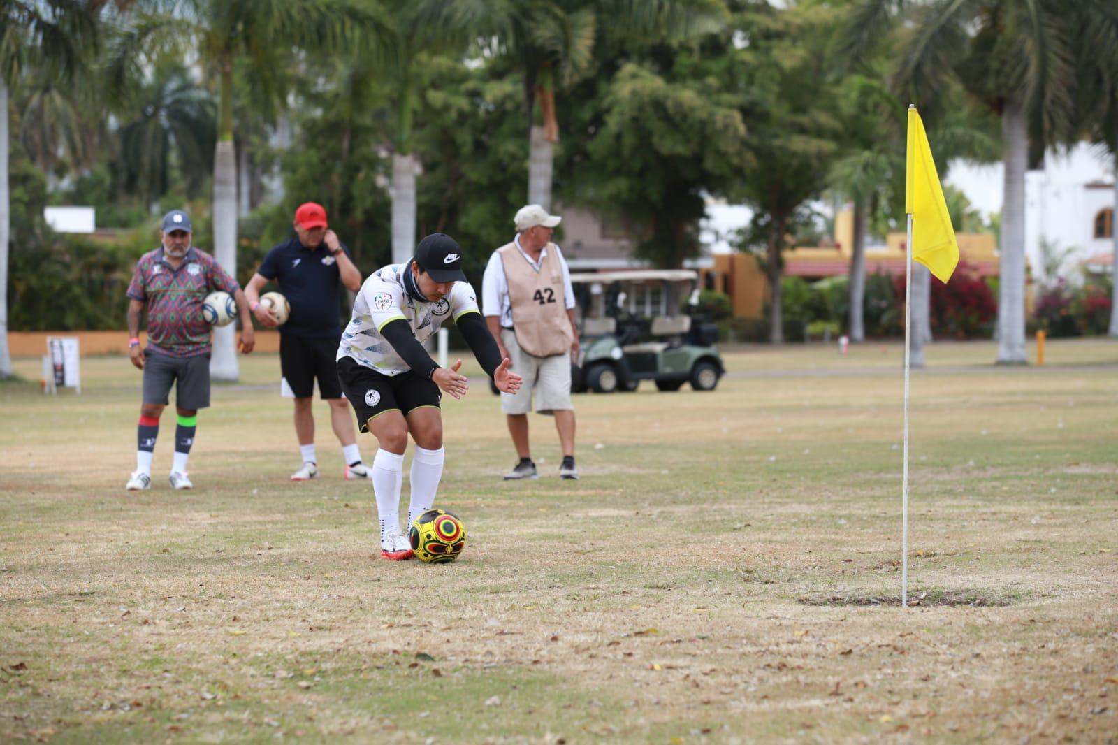 $!Patiño, ex jugador de Pumas, se adueña del Mazatlán Open de Foot Golf
