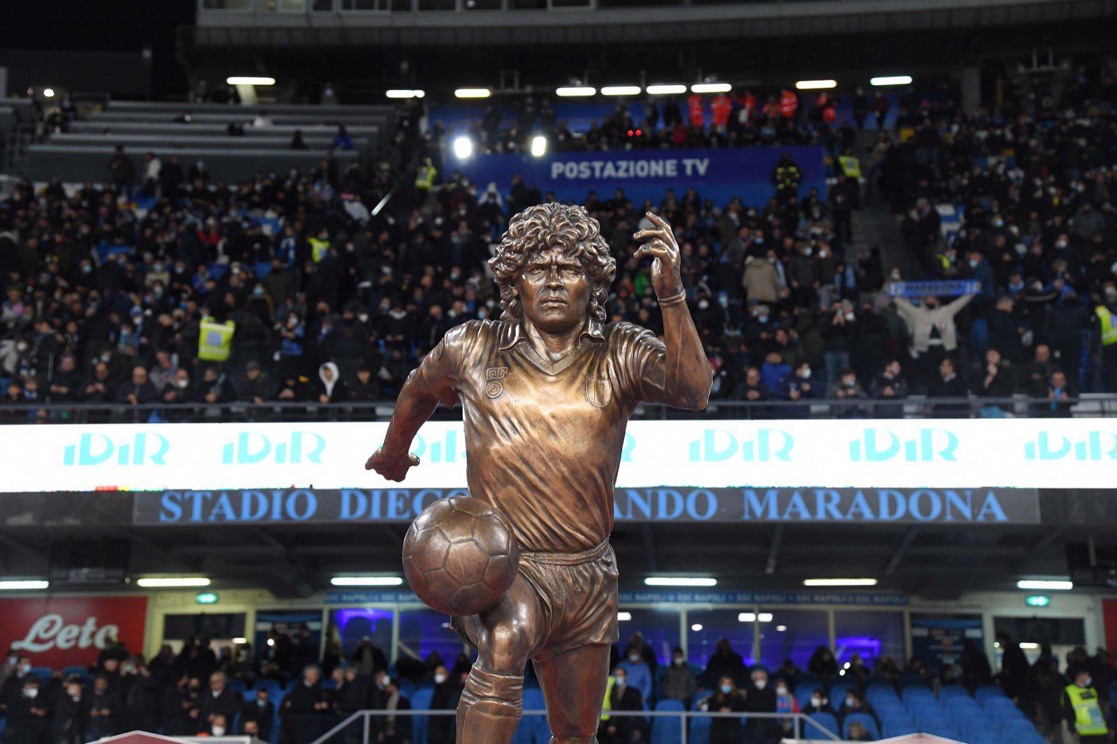 $!A un año de su partida, el Napoli honra a Maradona con una estatua y homenaje
