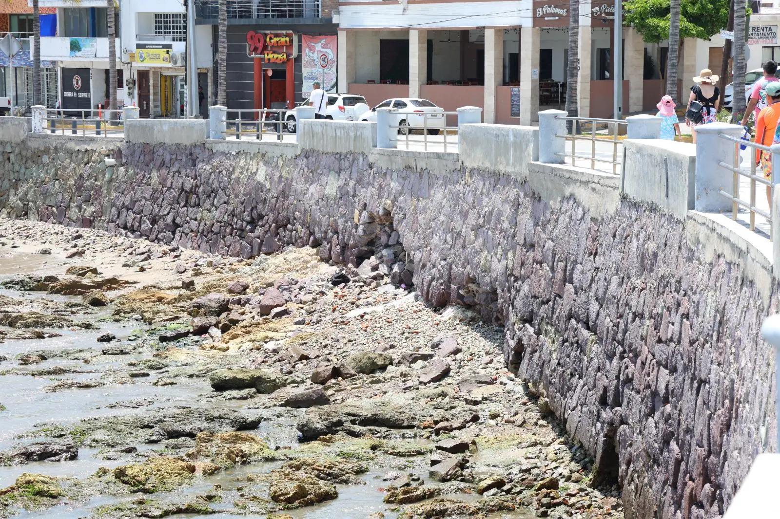 $!Advierten riesgo de socavón en el malecón de Mazatlán