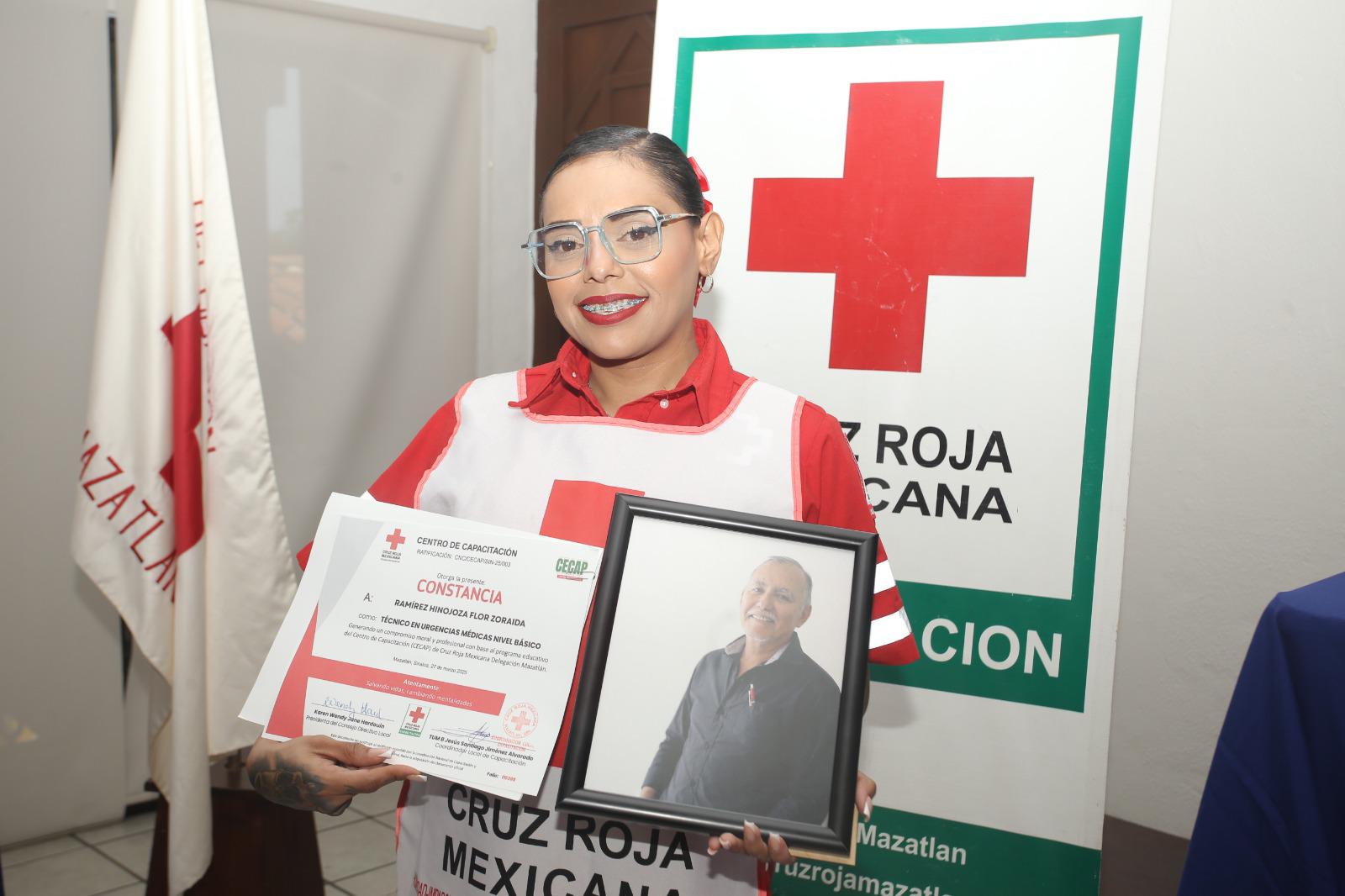 $!Se gradúan con honores 14 nuevos técnicos en Urgencias Médicas de Cruz Roja Mazatlán