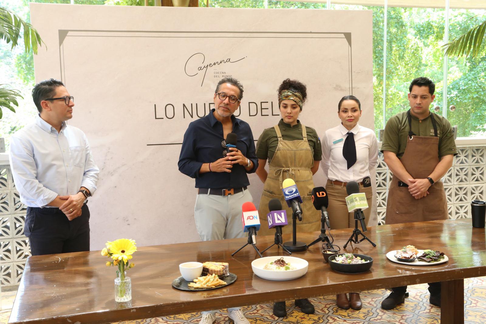 $!Luis Osuna estuvo acompañado de su equipo de colaboradores en la presentación de la nueva carta.