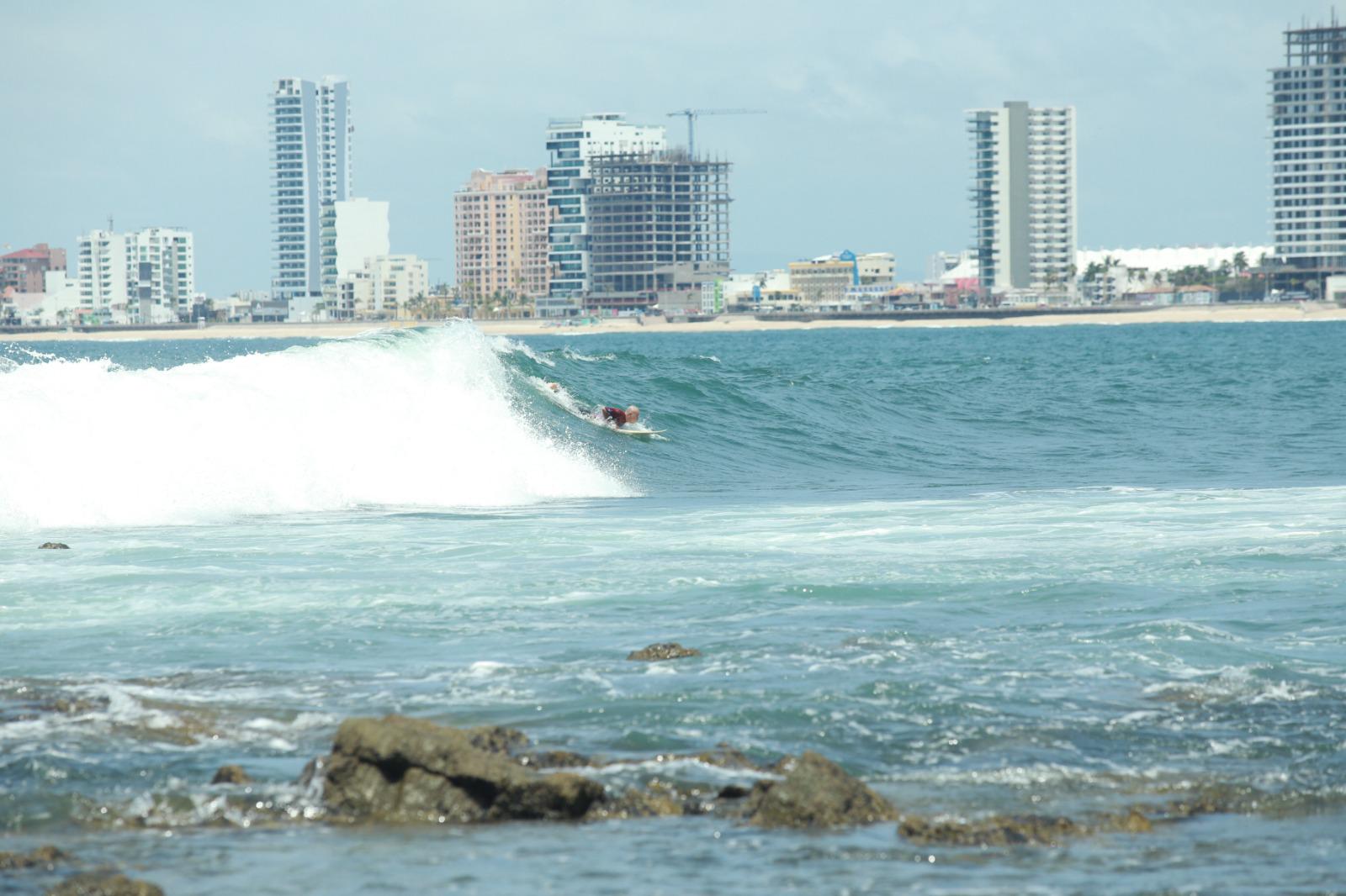 $!Surfista de corazón: le rinden homenaje a Álvaro ‘Ganso’ Ortiz