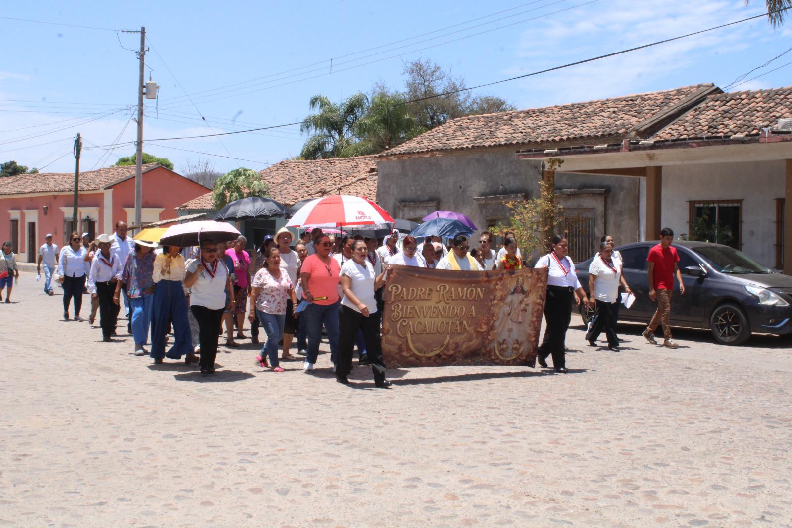 $!Fieles de Cacalotán reciben a su nuevo párroco, el padre Ramón García Valenzuela