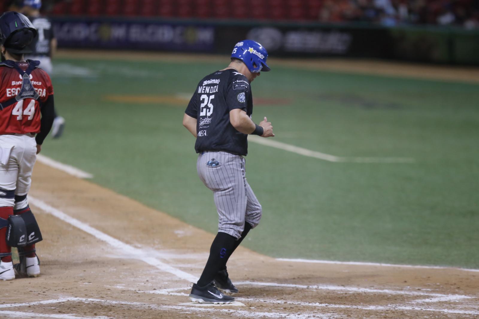 $!Yaquis acaricia liderato general al blanquear a Venados