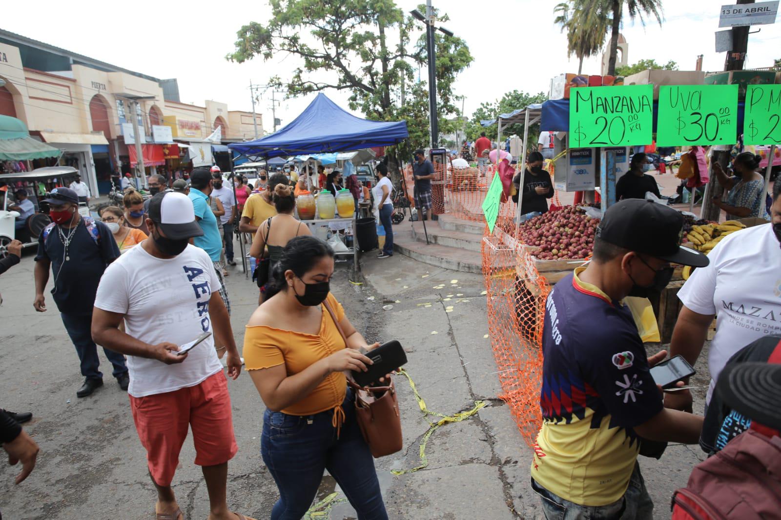 $!En Mazatlán, en el tianguis de la Juárez ya piden el certificado de vacunación