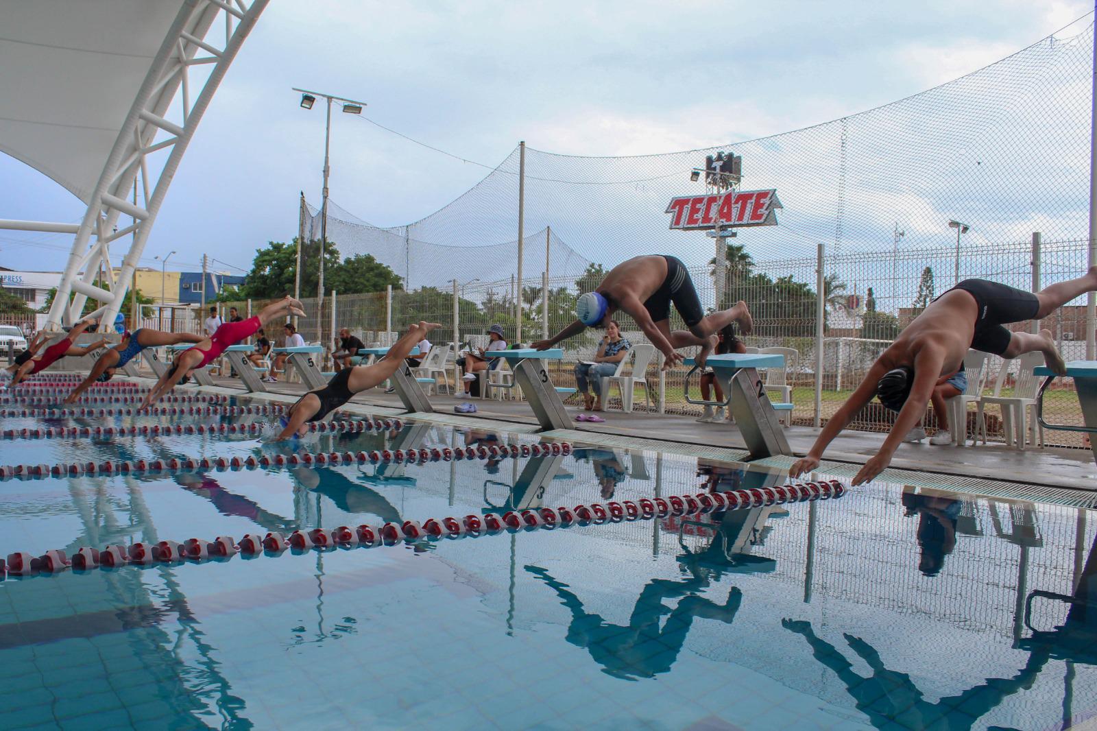 $!Tritones mazatlecos toman parte de Olimpiada Indígena Zona Norte