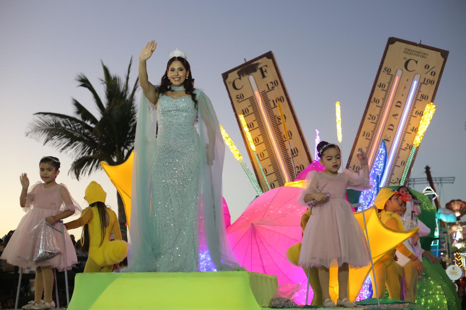 $!Aida García Verde, Reina Infantil del Carnaval 2001.