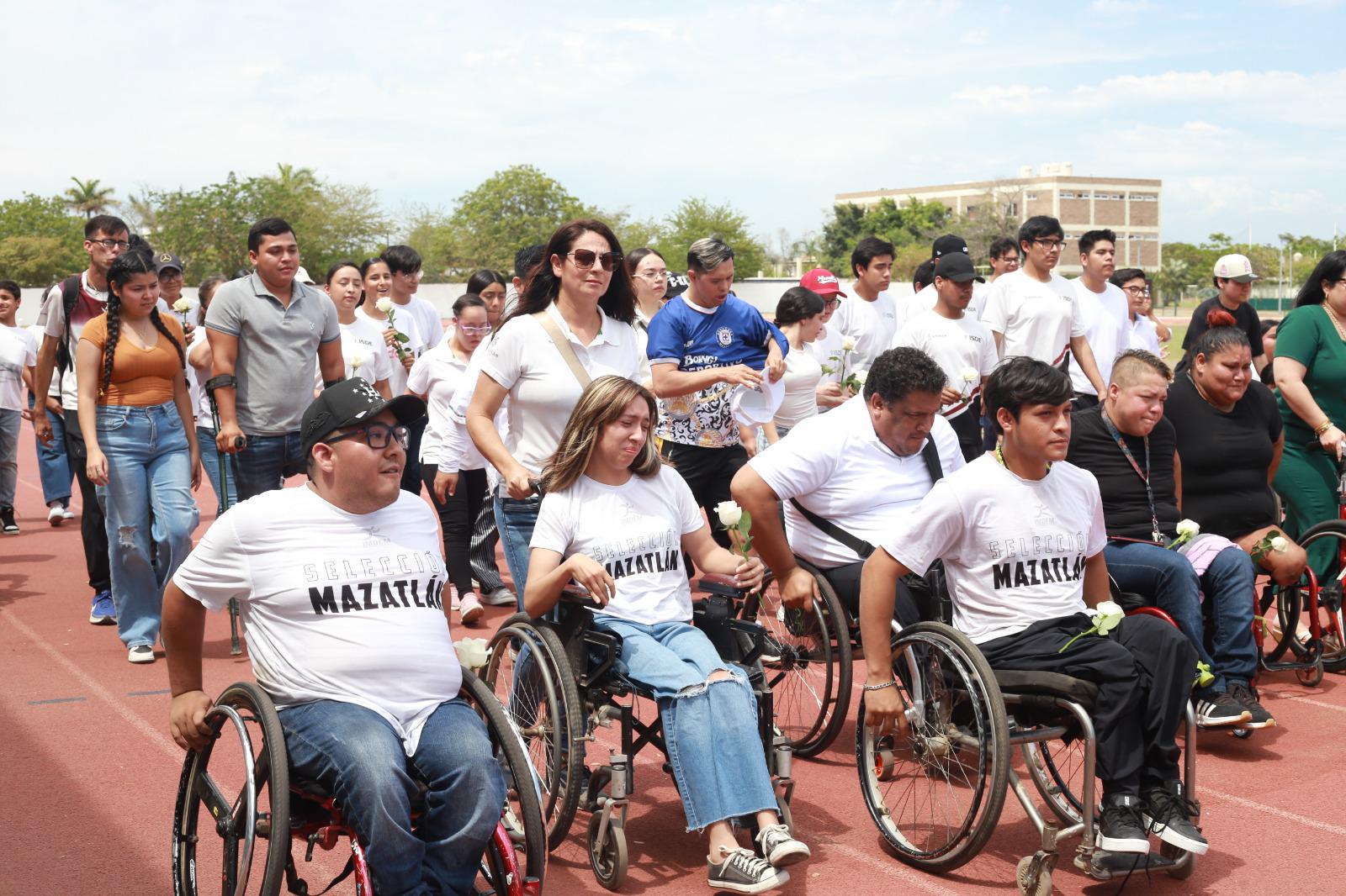 $!Dan paratletas mazatlecos y familares el último adiós a José Trinidad Serrano García