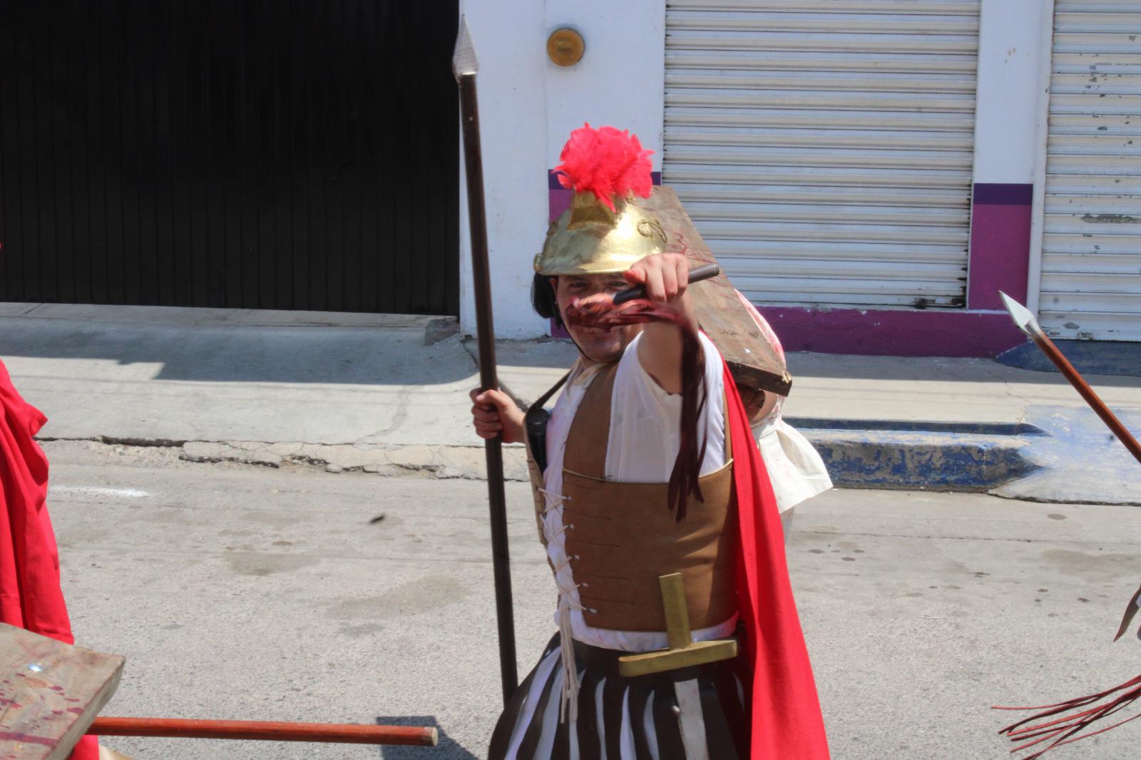 $!Reviven la pasión de Cristo en el ya tradicional Viacrucis viviente, en El Rosario