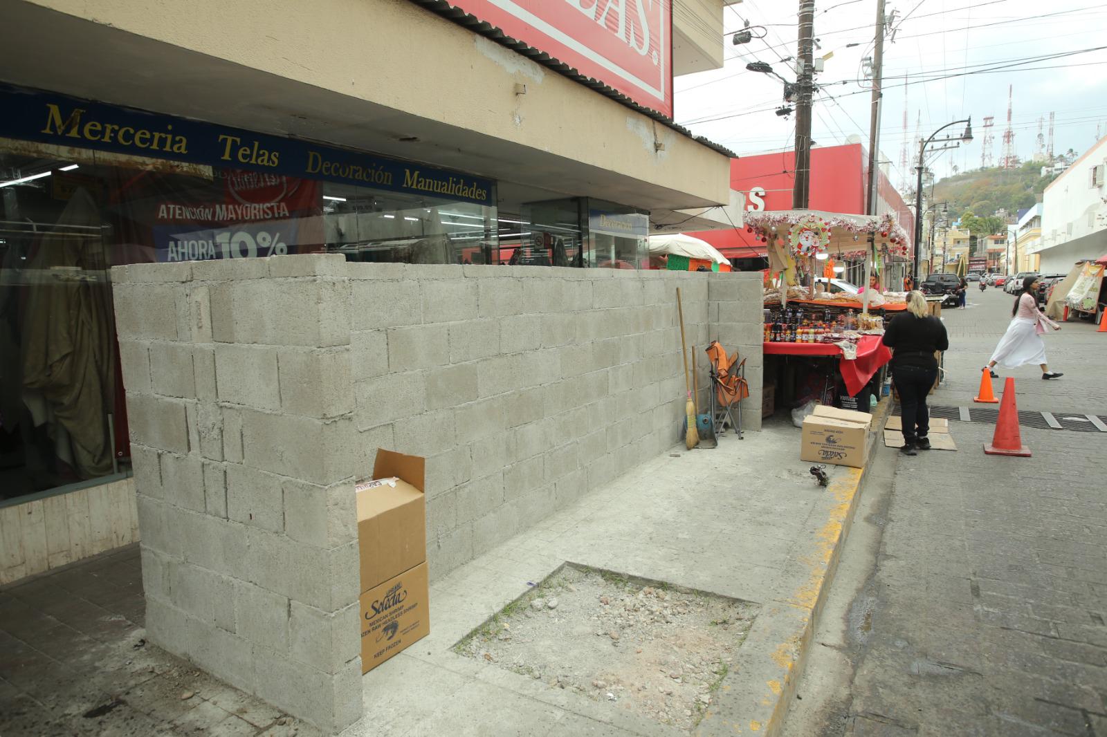 $!Ante cableado eléctrico riesgoso del Mercado Pino Suárez en Mazatlán, preocupa a los locatarios retrasos en rehabilitación