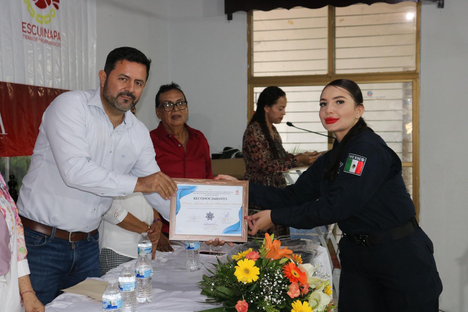 $!Celebran a policías de Escuinapa