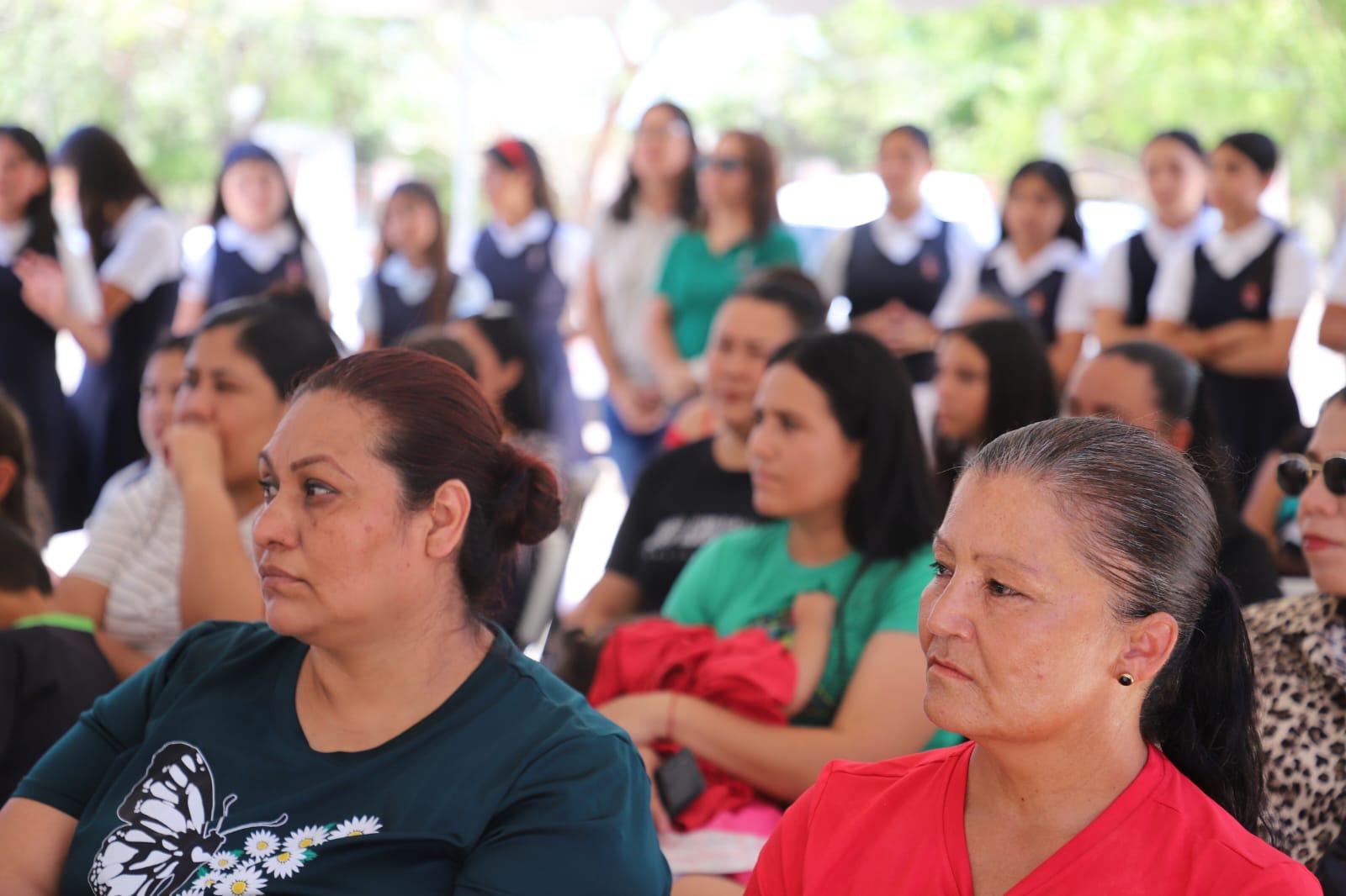 $!Llevan obras de infraestructura educativa a Boscoso y Tanques, en Elota