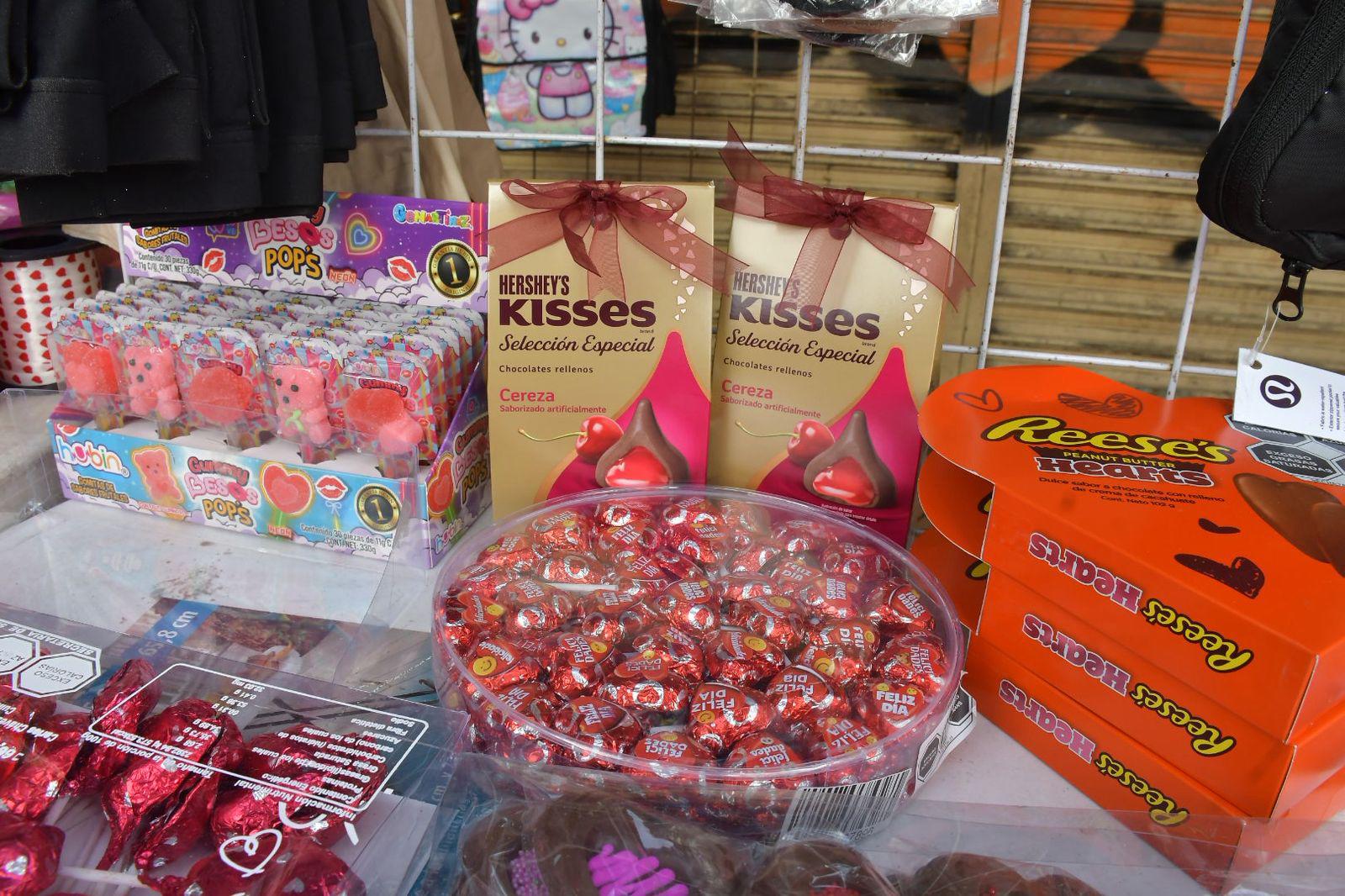 $!Comerciantes de Culiacán comienzan ventas de San Valentín pese a baja demanda