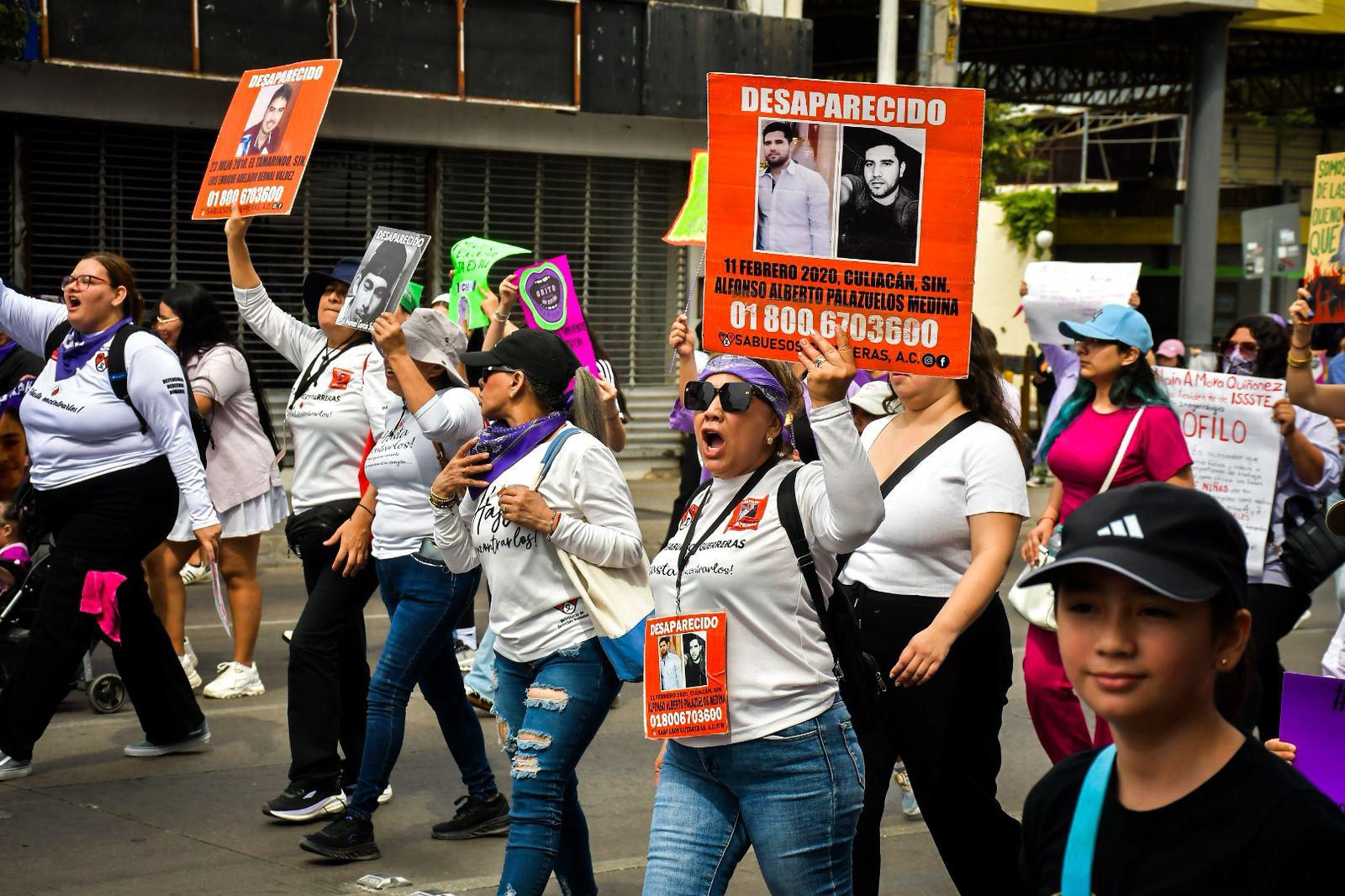 $!Colectivos feministas marchan en Culiacán por justicia y seguridad en el 8M