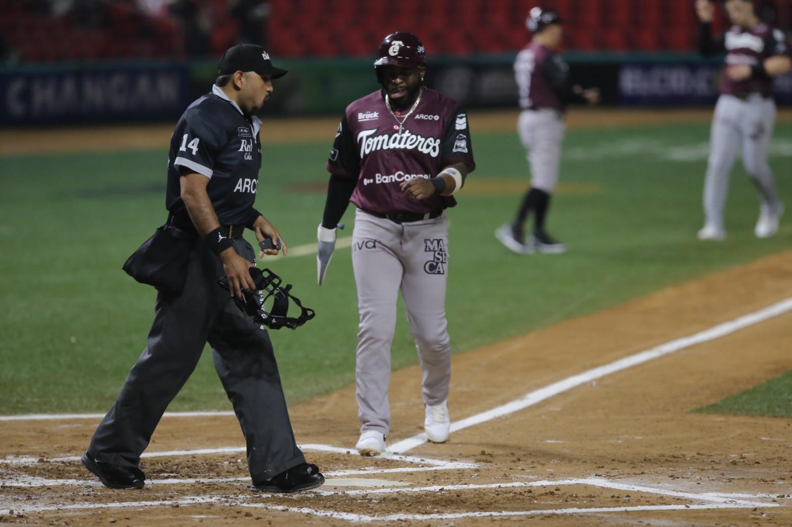 $!Tomateros se impone con autoridad a Venados en el inicio de serie en Mazatlán