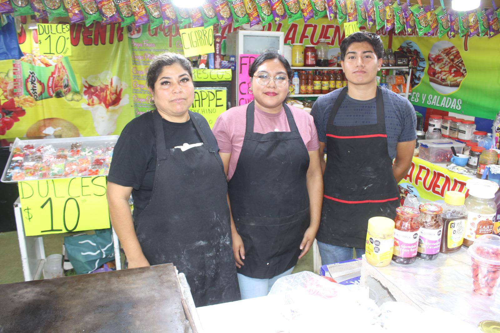 $!Judith celebra su día vendiendo en la Feria de la Primavera