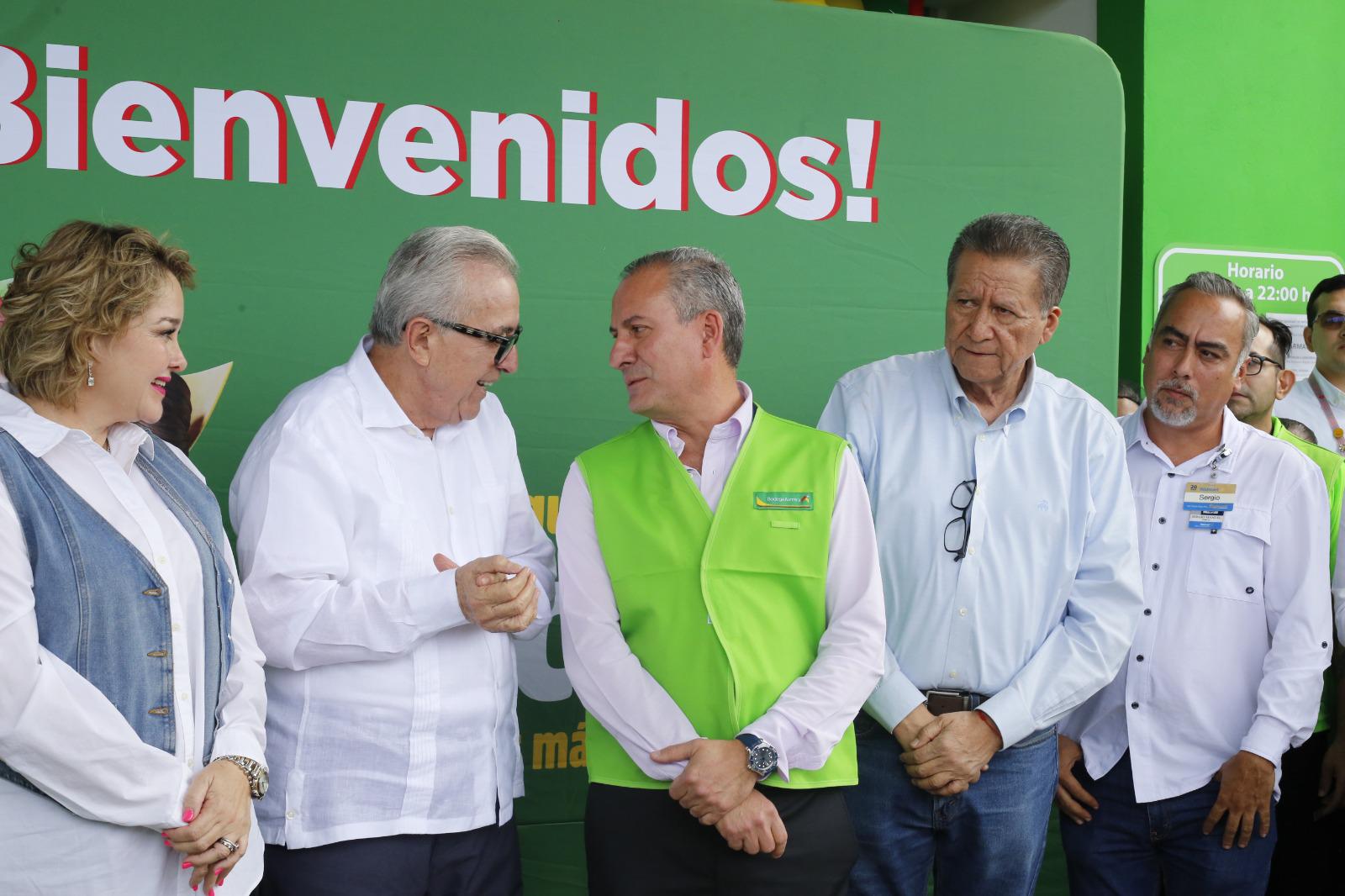 $!Gobierno de Sinaloa acude a inauguración de tienda Bodega Aurrerá en Villa Bonita, Culiacán
