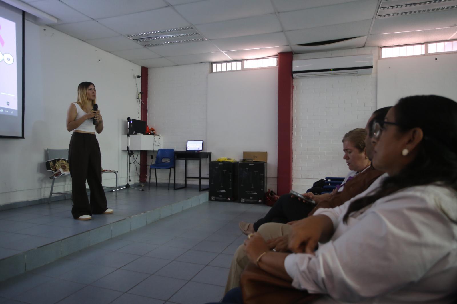 $!Esmeralda Patiño inspira a jóvenes y promueve el empoderamiento femenino desde el boxeo