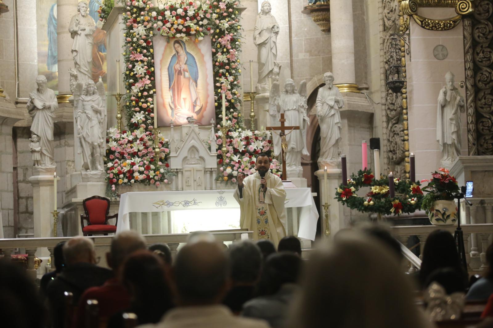 $!Cantan ‘Las Mañanitas’ a la Virgen de Guadalupe y piden por la paz en Sinaloa