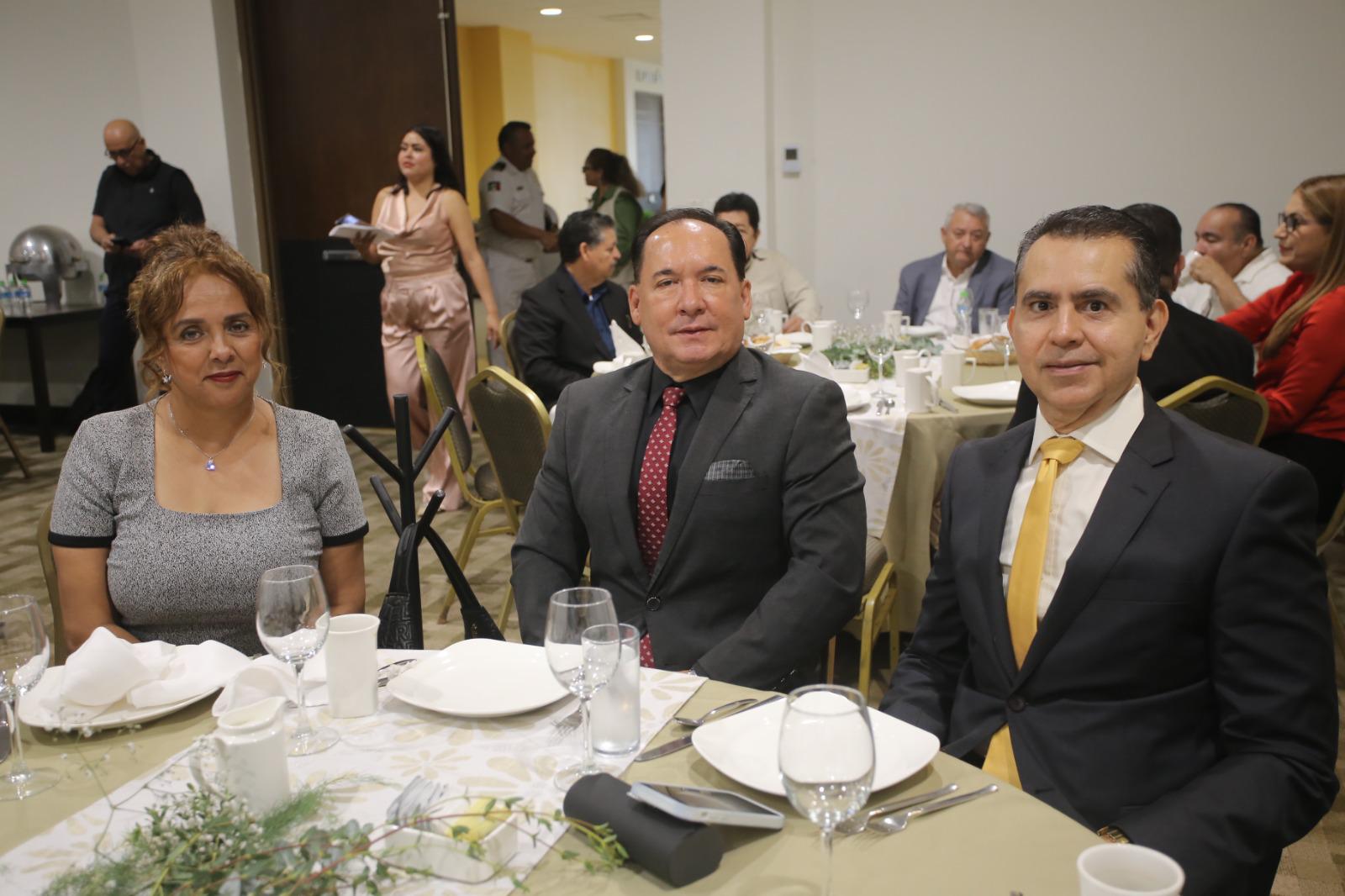 $!Verónica de Orbe, Natalio Rafael Valle y Miguel Ángel Álvarez.