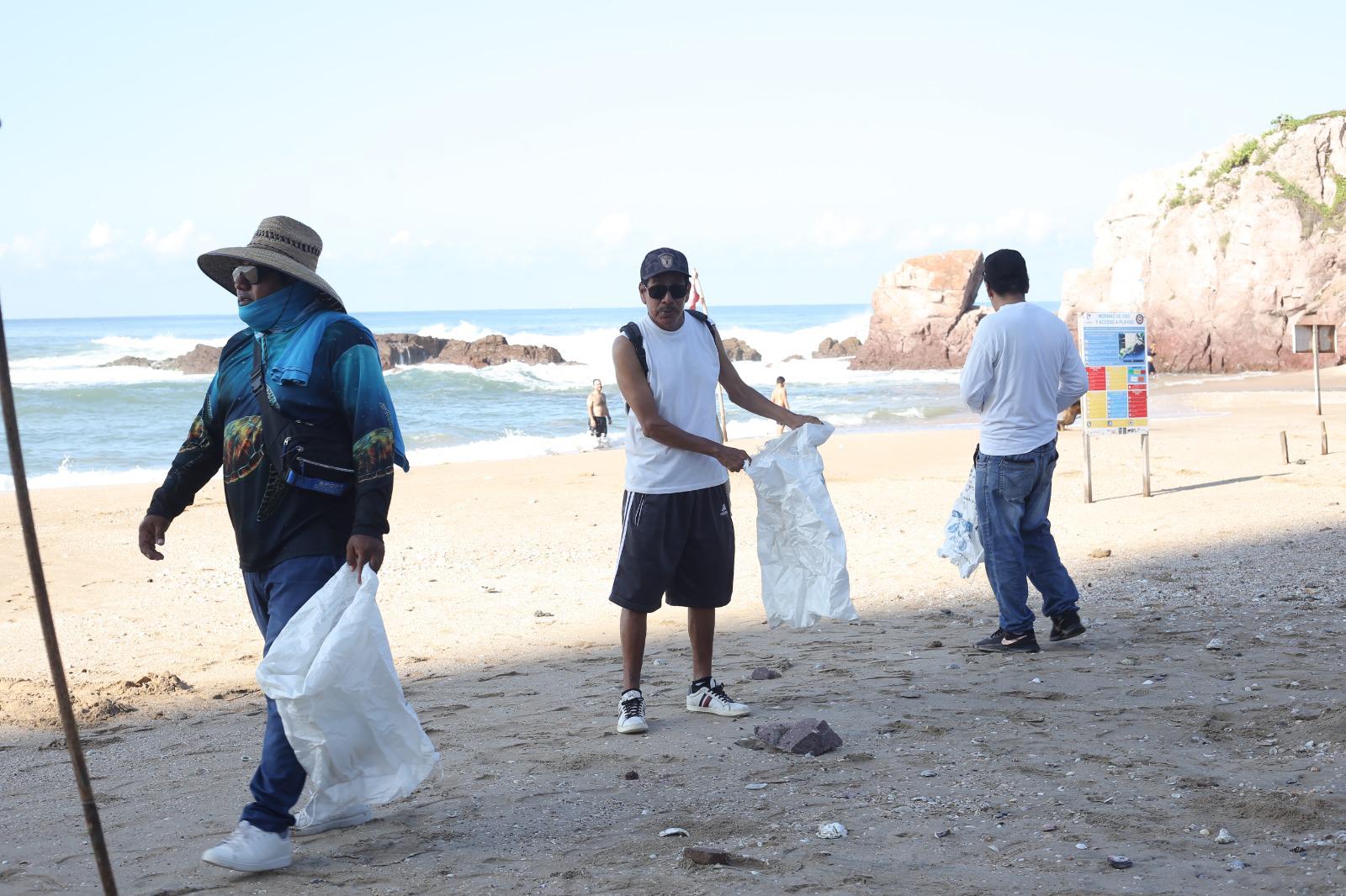 $!Suman esfuerzos Semarnat y Sectur por la limpieza y conservación de playas en Mazatlán