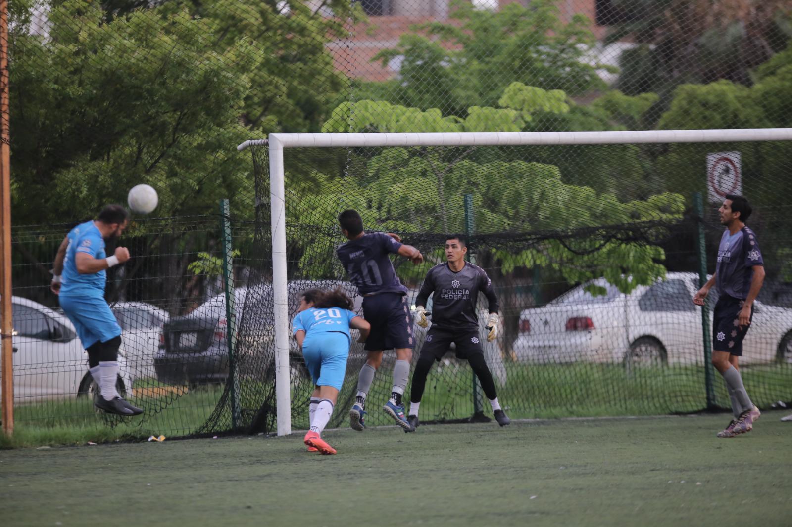 $!Aluminio y Cristales El Pollo se corona en la Liga Superveteranos con doble campeonato