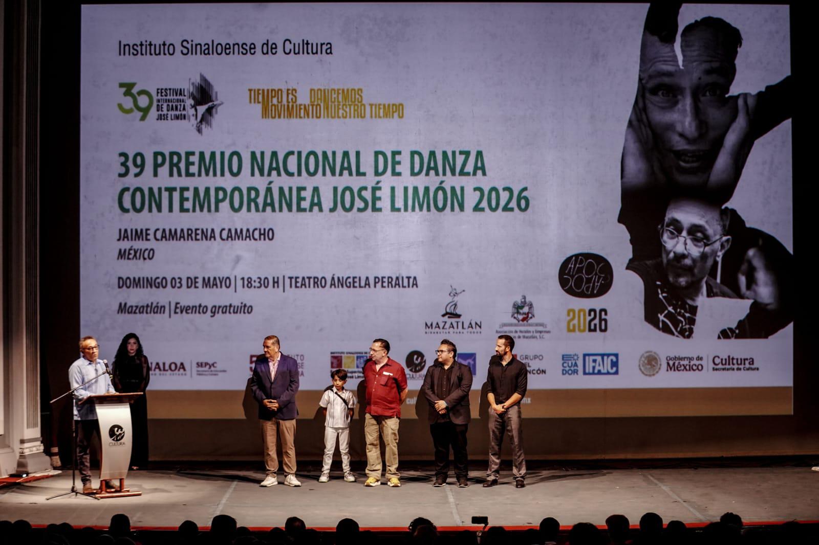 $!El homenajeado entre Óscar García, Alonso Alarcón, Juan Salvador Avilés y Carlos Zamora.