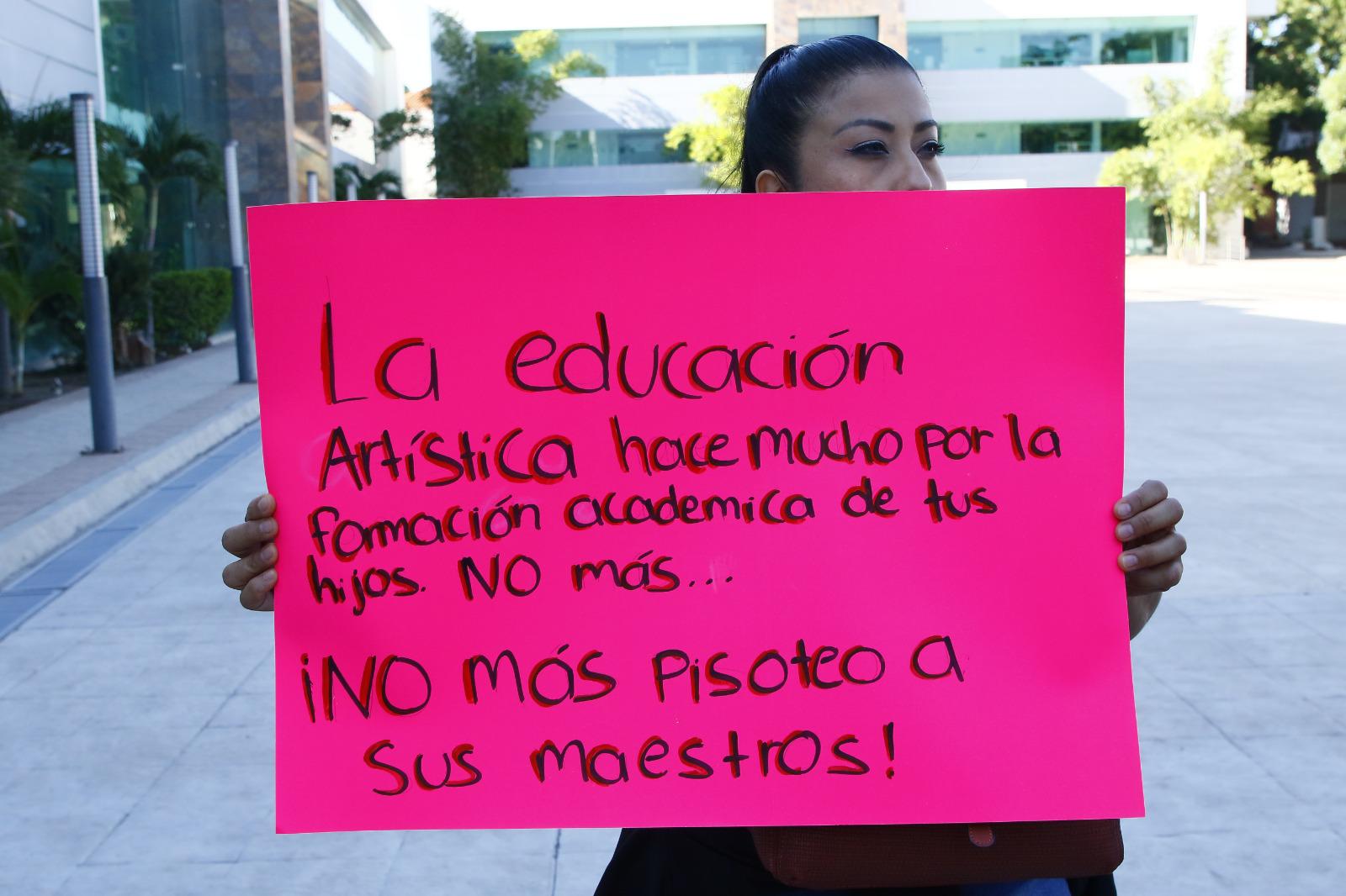 $!Acusan maestros de preescolar que tienen meses sin pago de su sueldo, en Culiacán